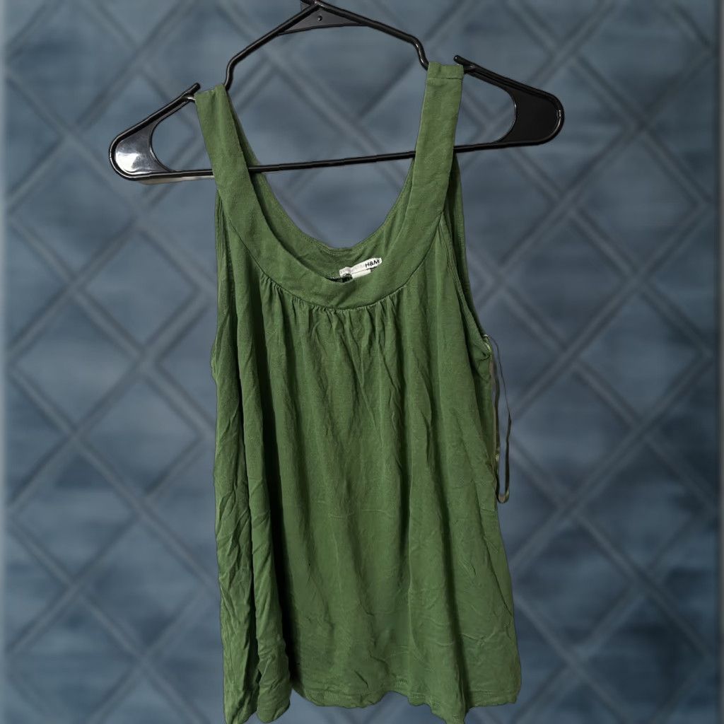 H&M H&M Women Green Solid Tank Top Medium Regular Size M / US 6-8 / IT 42-44 - 1 Thumbnail
