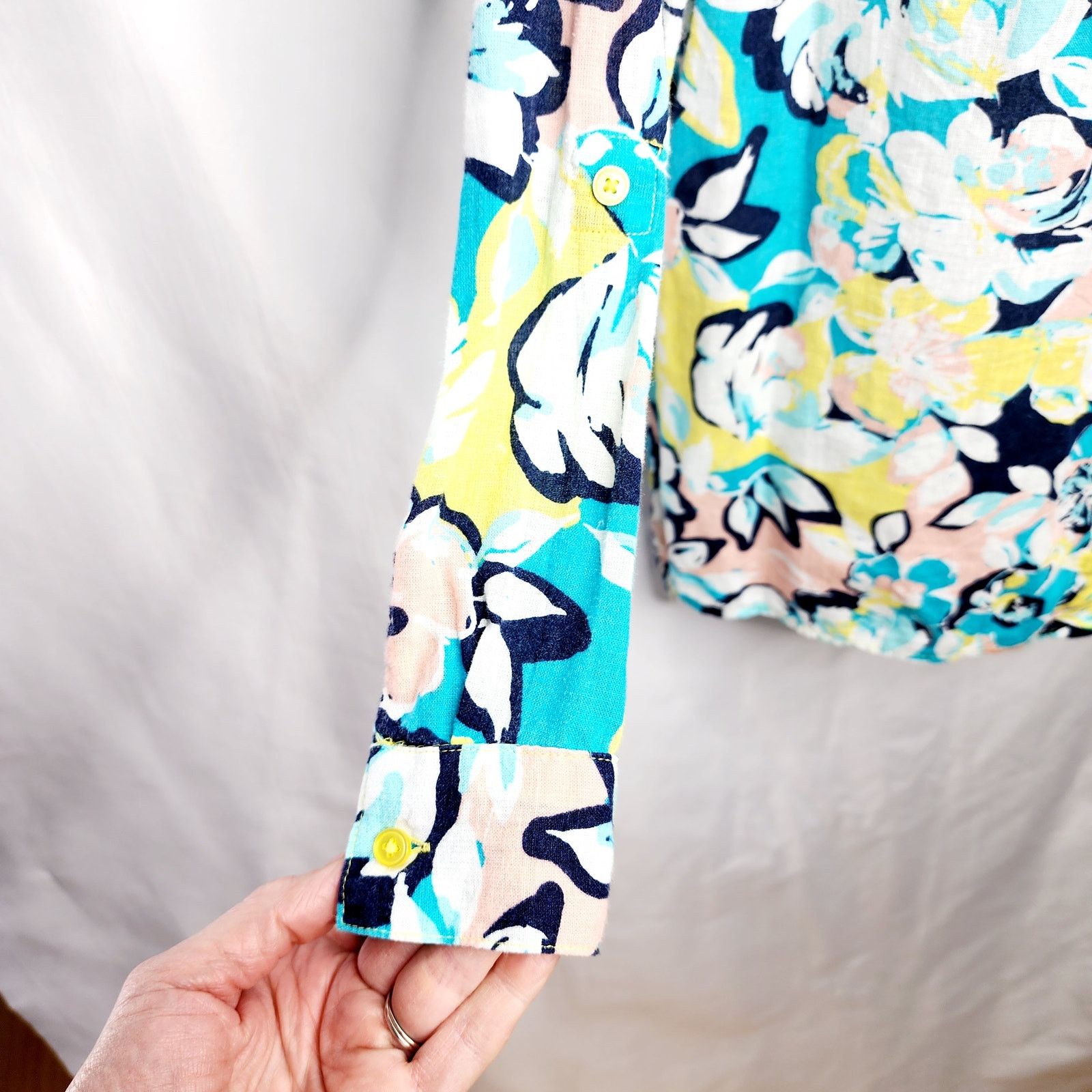 Other Kim Rogers V Neck Button Front Floral Linen Blend Top Size M / US 6-8 / IT 42-44 - 7 Thumbnail