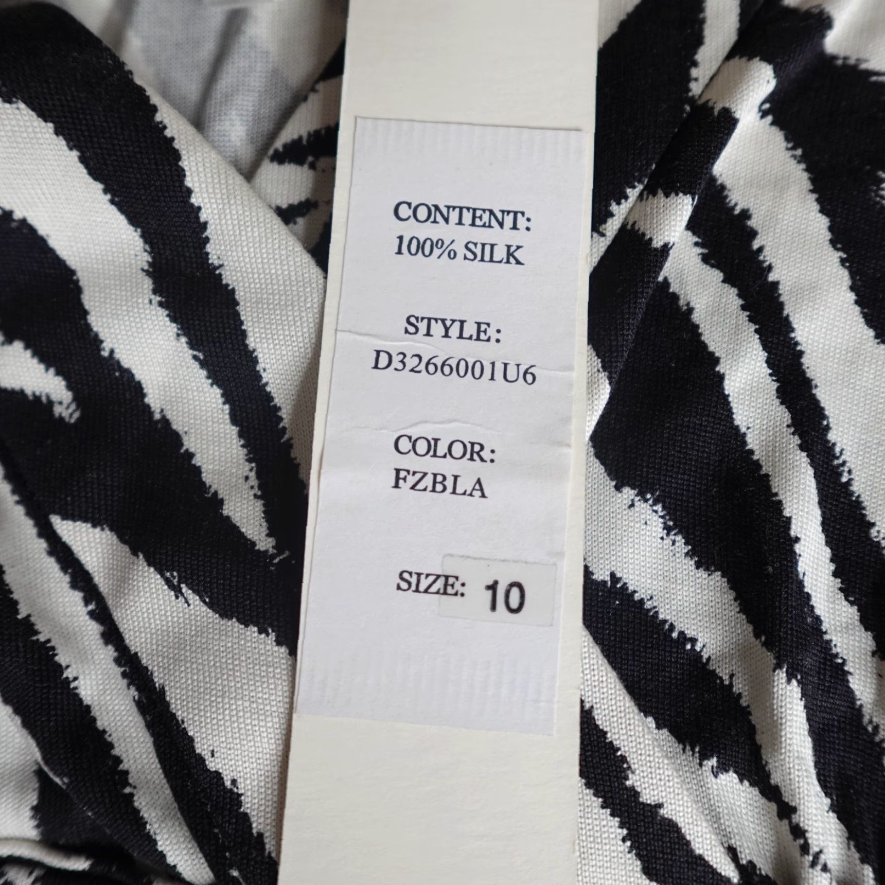 Diane von Furstenberg Diane von Furstenberg Dress 10 Black Zebra 100% Silk Surplice NEW D3266001U6 Size L / US 10 / IT 46 - 3 Thumbnail