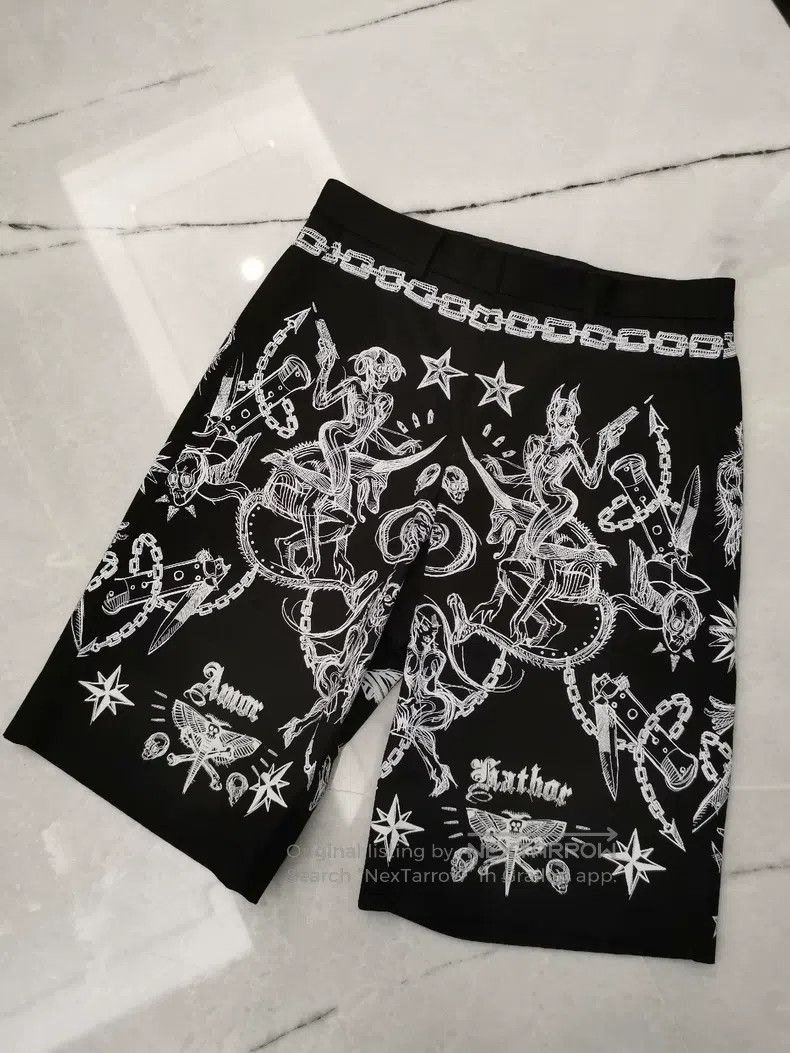Givenchy Givenchy SizeXS Fashionable print short pants Size US 28 / EU 44 - 1 Thumbnail