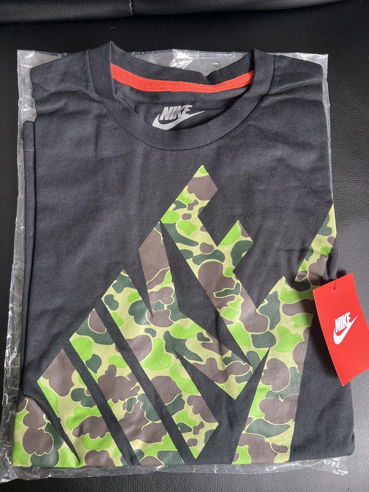 Nike Black Nike Camo Tee Size Small (Japan Exclusive!!) Size US S / EU 44-46 / 1 - 1 Thumbnail