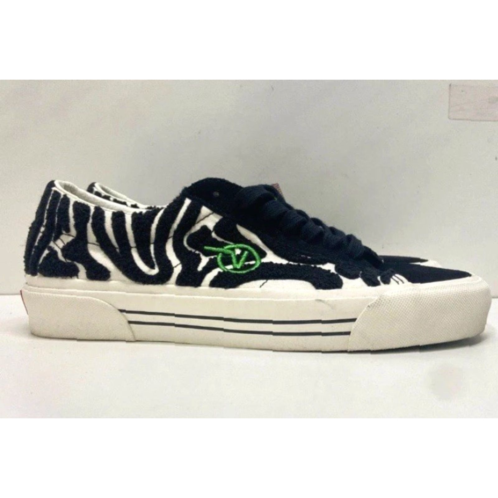 Vans VANS Sneakers Malibu 721278 Black White Men 6.5 Women 8 Casual Sneaker Size US 7 / IT 37 - 2 Thumbnail
