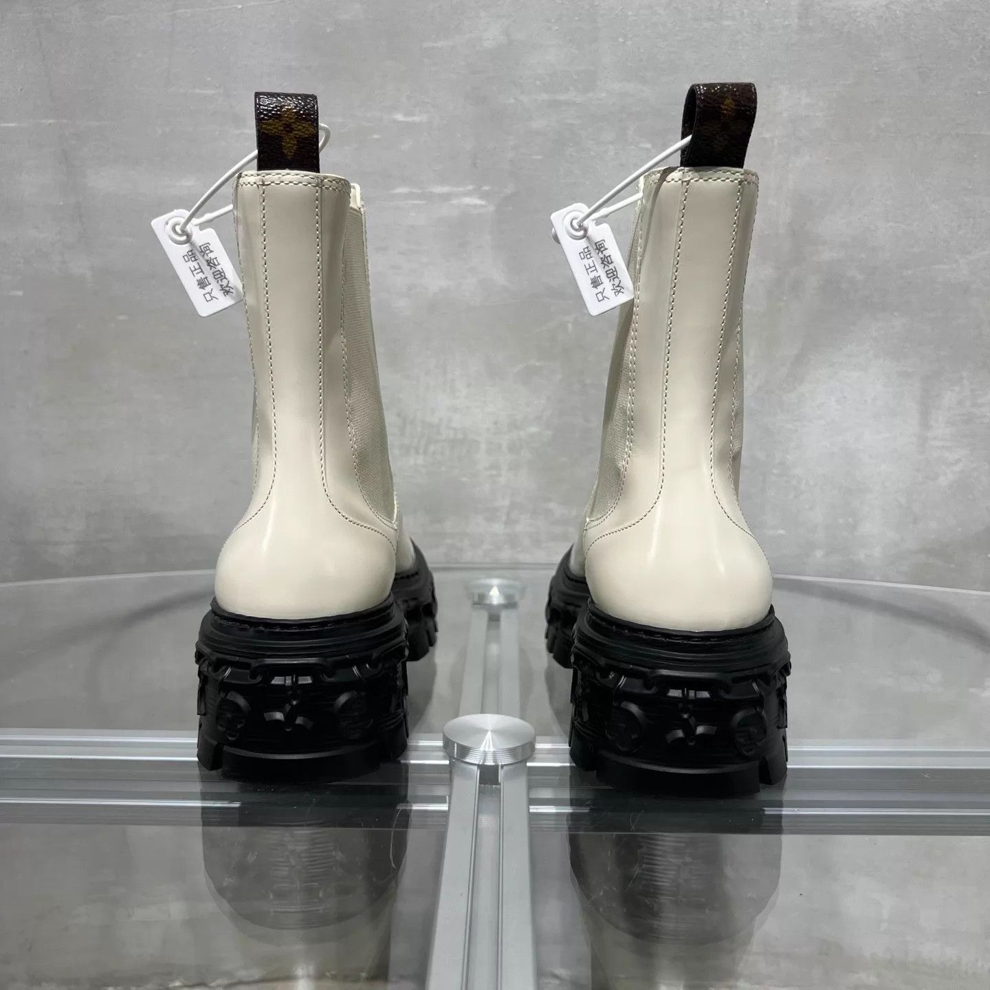 Louis Vuitton LV White Chelsea Boots EU 36 Size US 5.5 / IT 35.5 - 6 Thumbnail