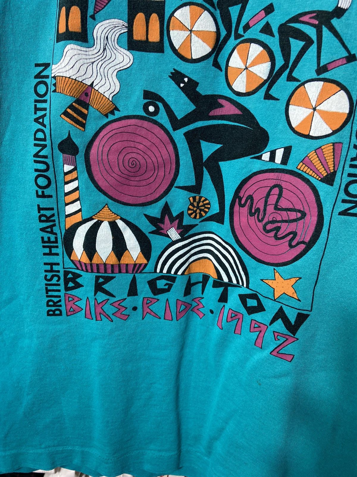 Vintage SCREEN STARS VINTAGE 1992 FADED AZTEC STYLE LONDON RIDE Size US L / EU 52-54 / 3 - 3 Thumbnail