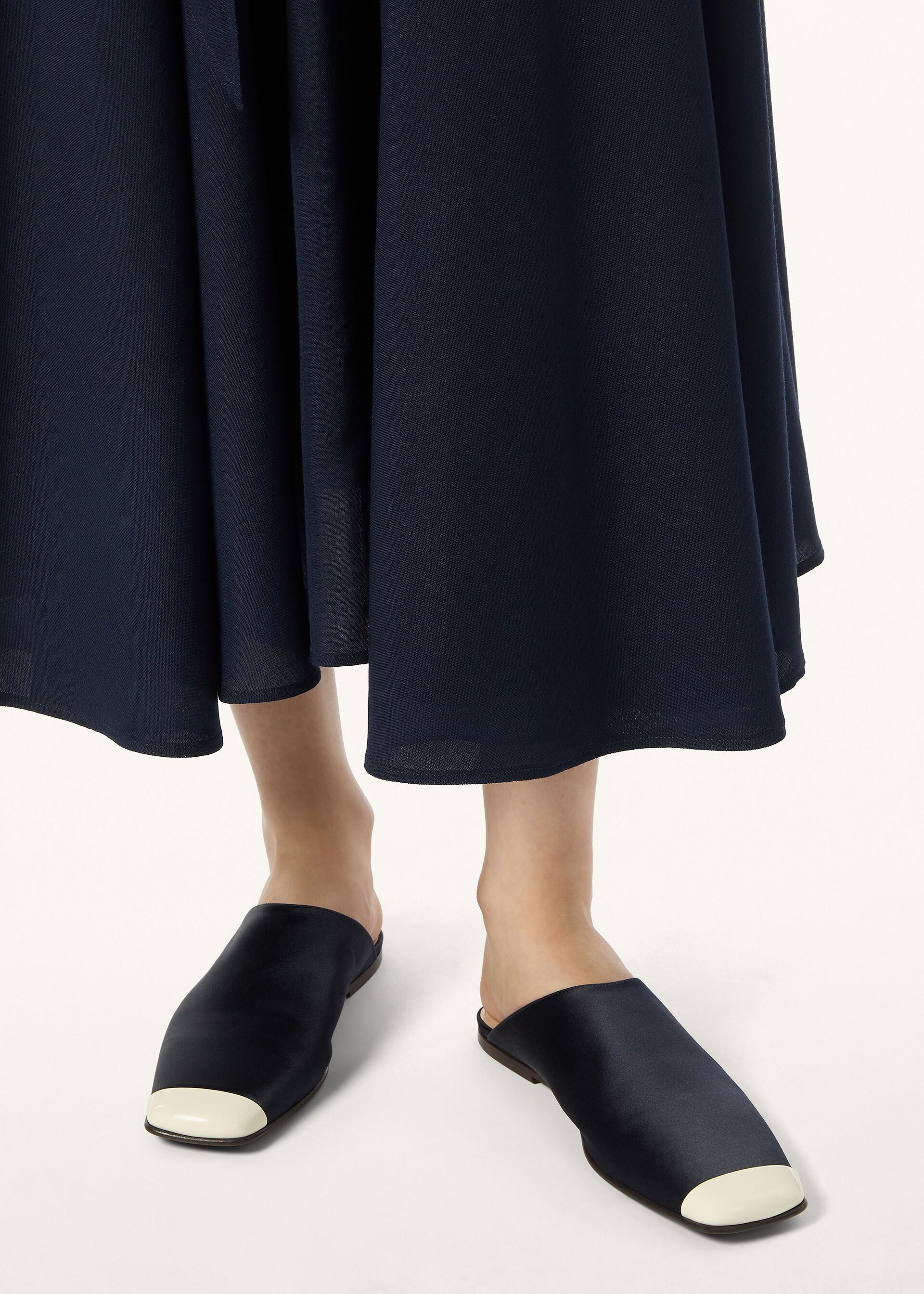 Loro Piana os11x0326 FAQ9676 Alba Flat Mules in Neon Navy Size US 8 / IT 38 - 2 Thumbnail