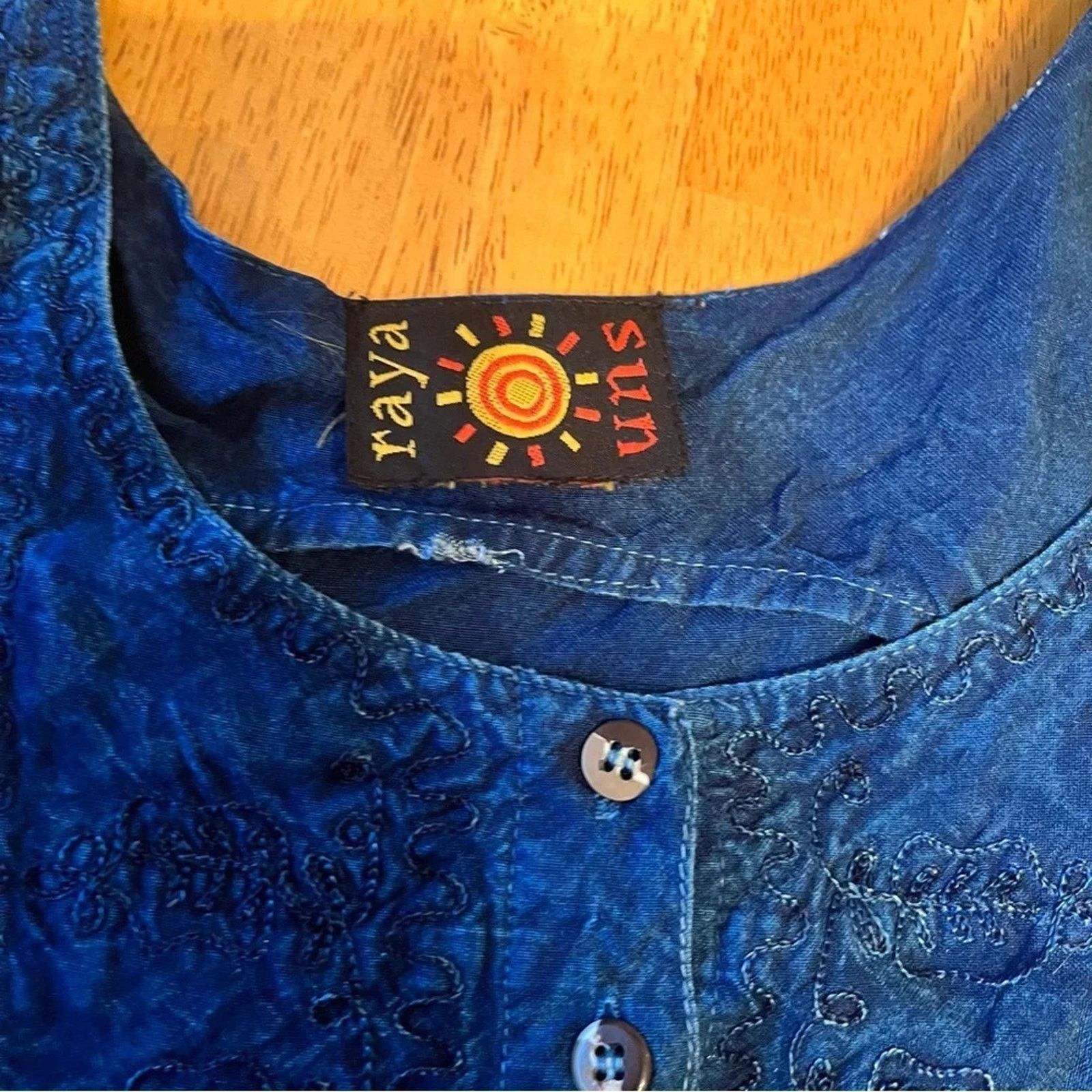 The Unbranded Brand Raya Sun embroidered full button front dress, size Medium Size M / US 6-8 / IT 42-44 - 3 Thumbnail