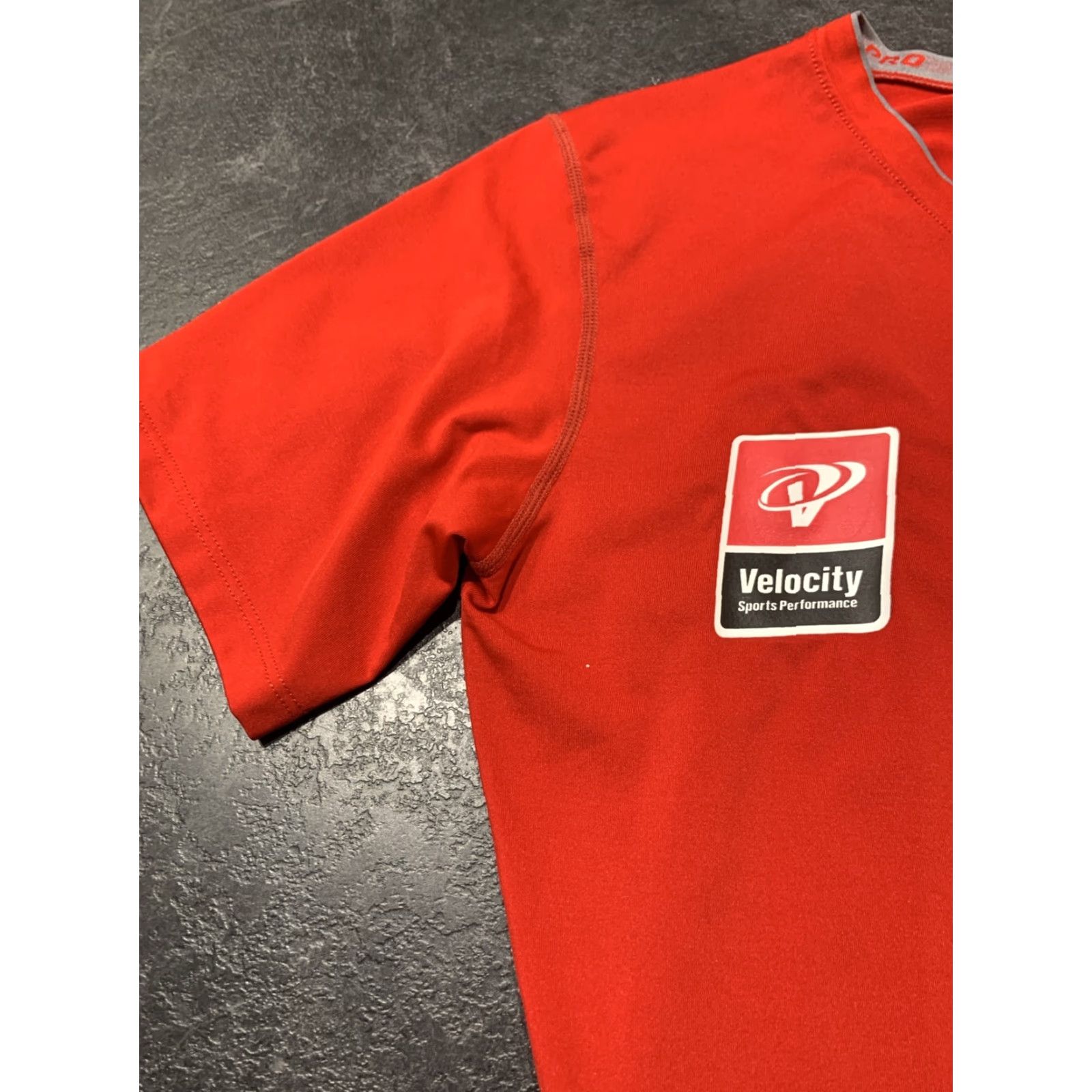 Nike Nike Women’s T-Shirt Medium Red Sports Performance Graphic Tee Active 360 Velocity Size M / US 6-8 / IT 42-44 - 4 Thumbnail