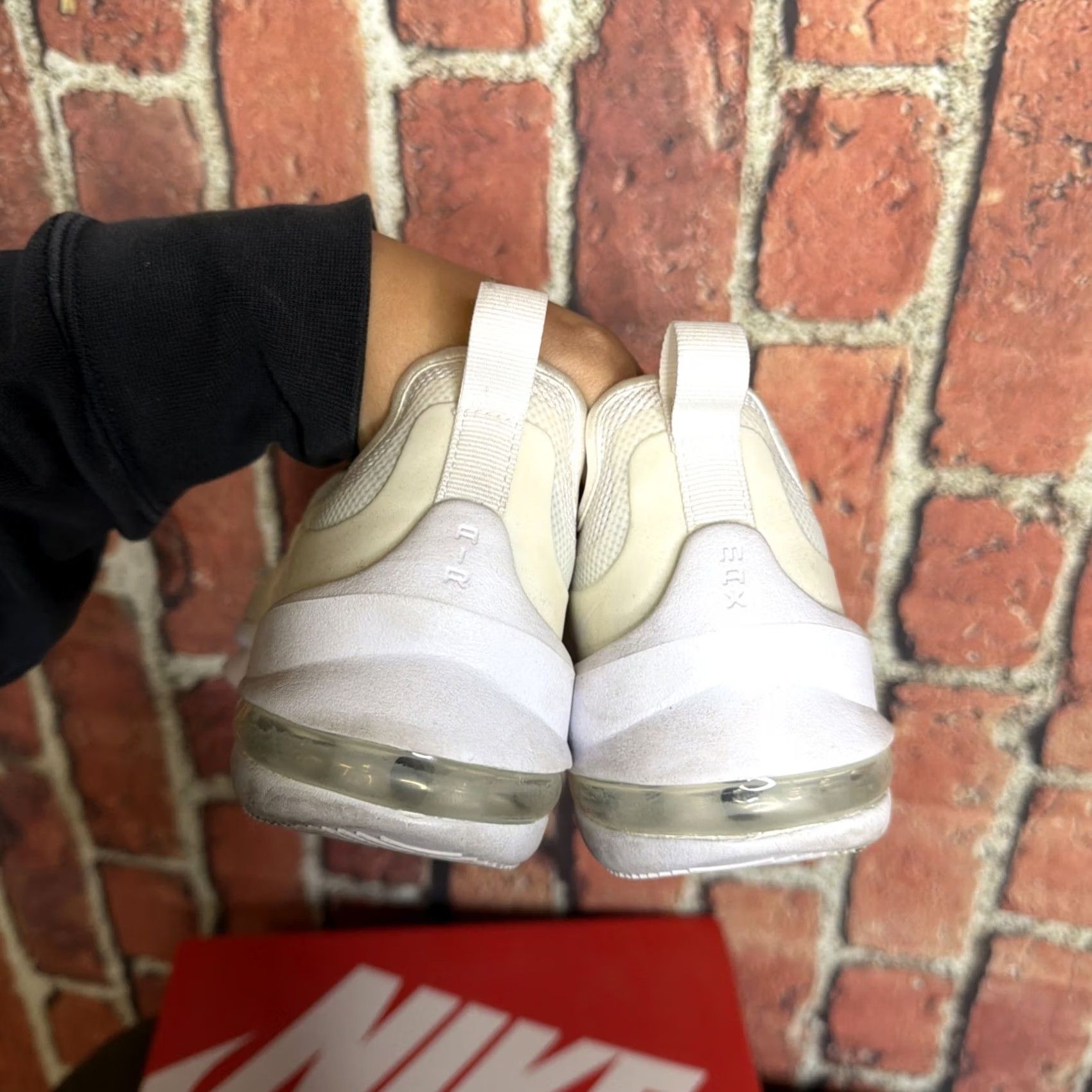 Nike Nike Air Max Axis Womens Size 9 White Sneaker Athletic AA2168-100 Size US 4 / IT 34 - 4 Thumbnail