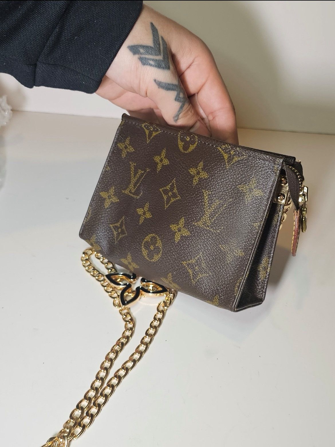 Louis Vuitton Louis vuitton cross body tiny purse. Monogram. With chain Size ONE SIZE - 6 Thumbnail