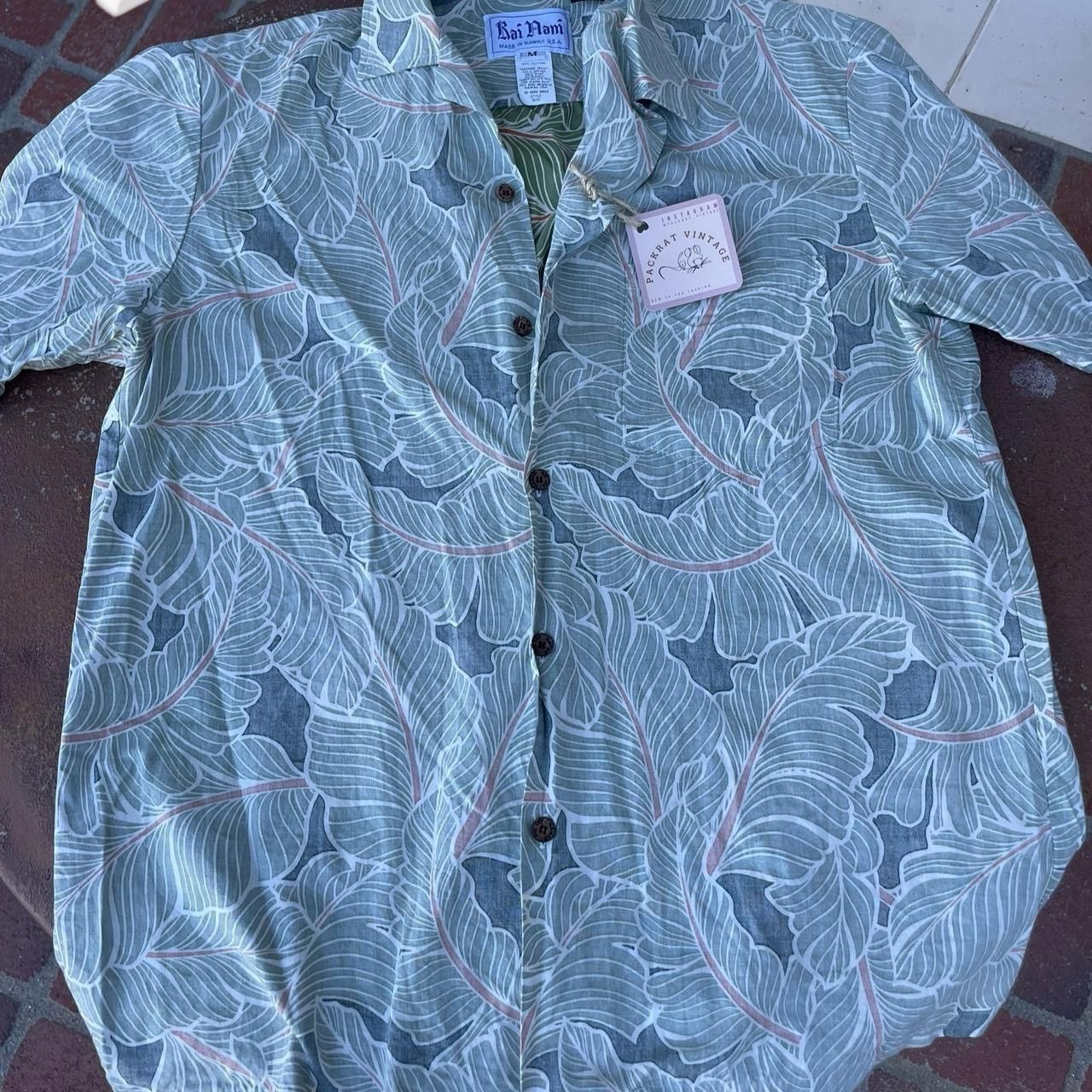 Quicksilver Vintage Green and white tropical leaf Hawaiian shirt sz M Size US M / EU 48-50 / 2 - 4 Thumbnail