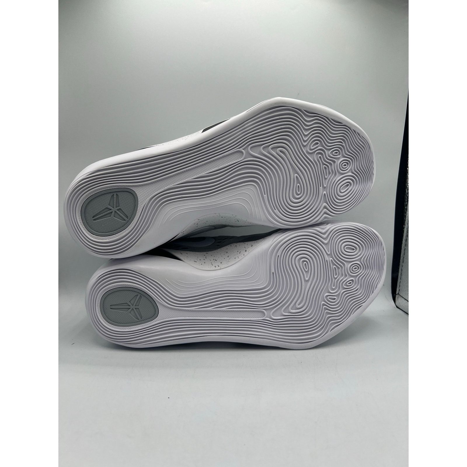 Nike Nike Kobe 9 EM Protro TB “Wolf Grey” size 7 men’s Size US 7 / EU 40 - 5 Thumbnail