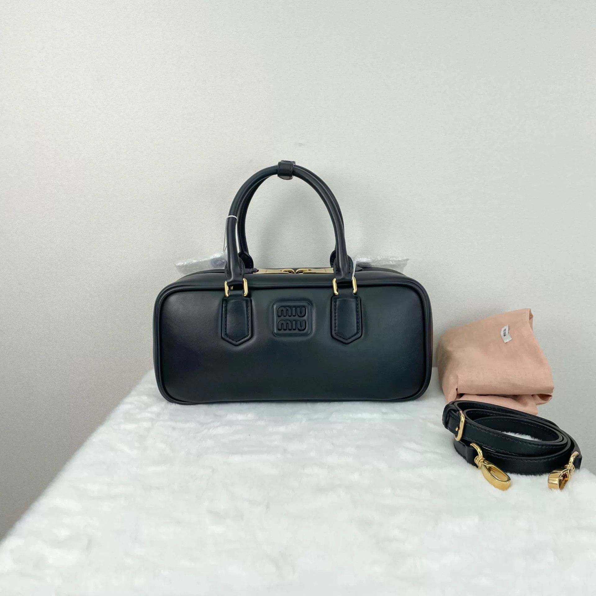 Miu Miu Pre-loved Bag Very good condition Size ONE SIZE - 1 Thumbnail