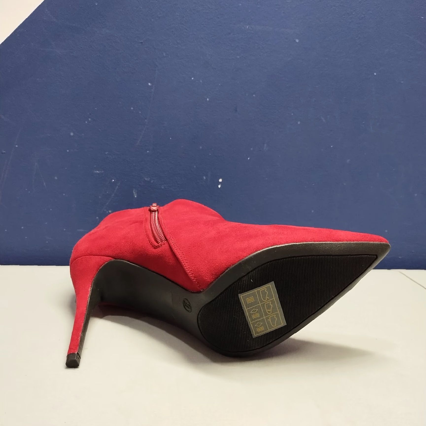 Vintage Journee Collection Demmi Stiletto Heeled Booties Womens 9 Red Pointed Toe EUC Size US 9 / IT 39 - 6 Thumbnail