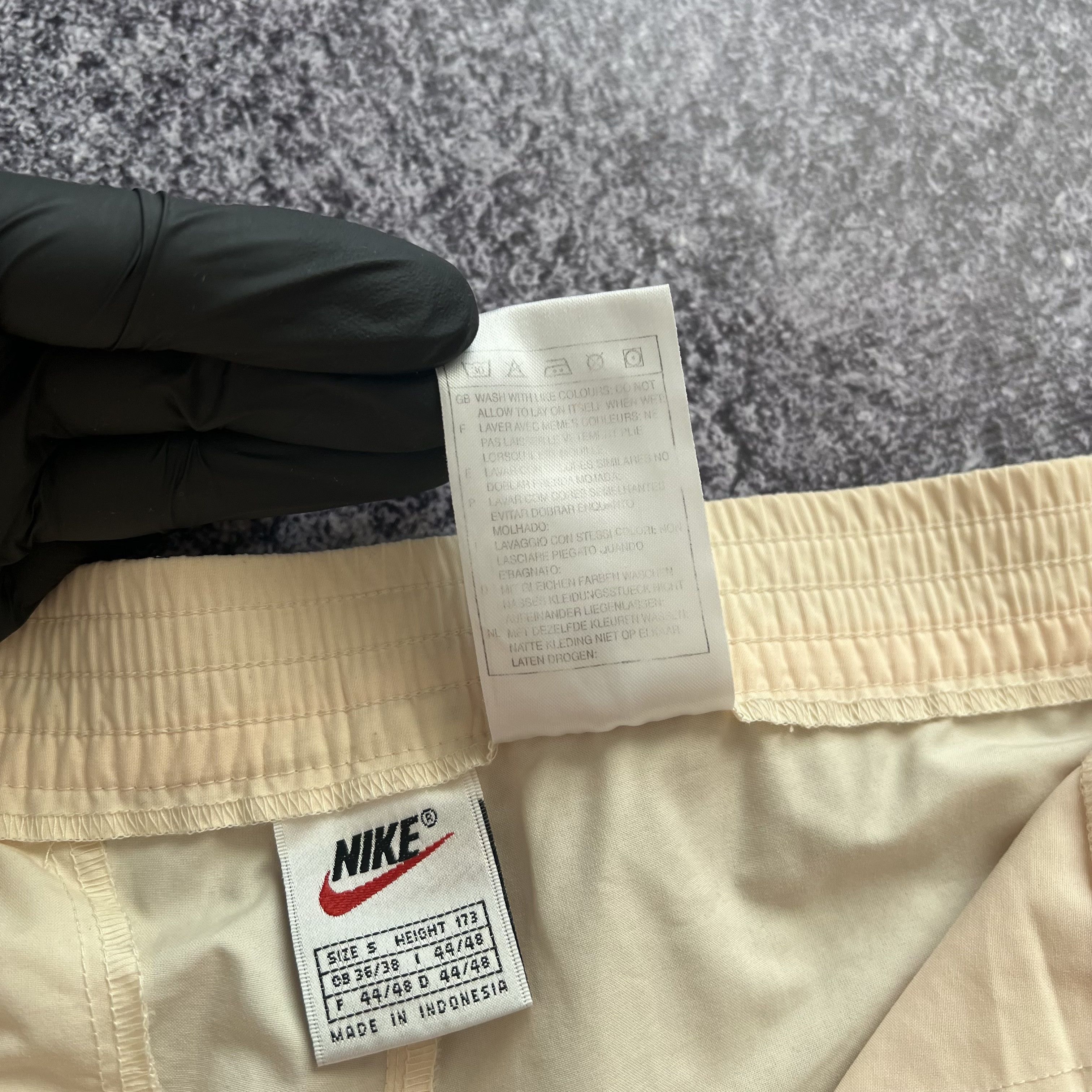Nike Vintage Nike Shorts Size S Size US 31 - 10 Thumbnail