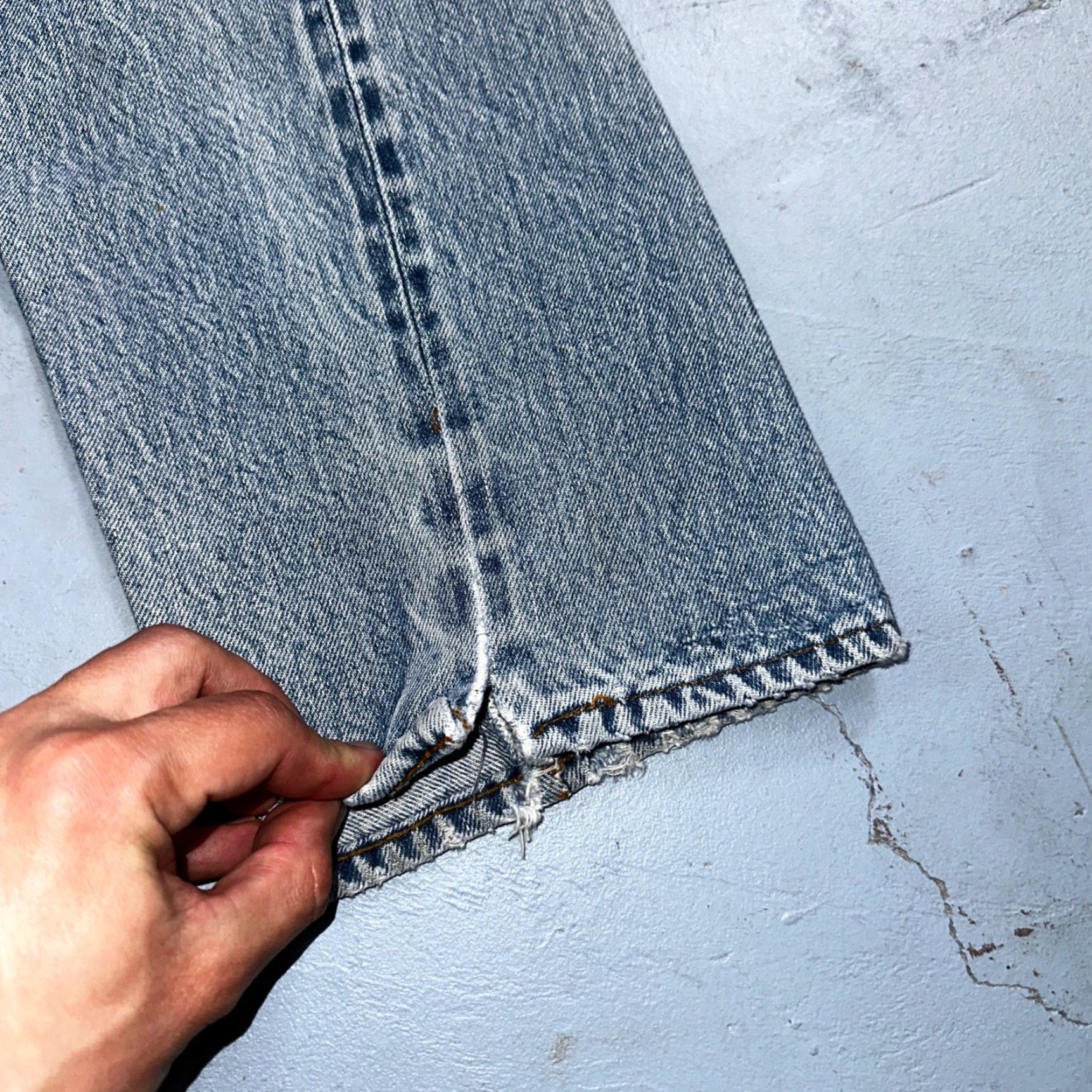 Levi's VINTAGE Levis 501 XX Jeans 80s Redline Selvedge USA Light Wash 27x34 Act 25x29 Mens Size US 27 - 5 Thumbnail