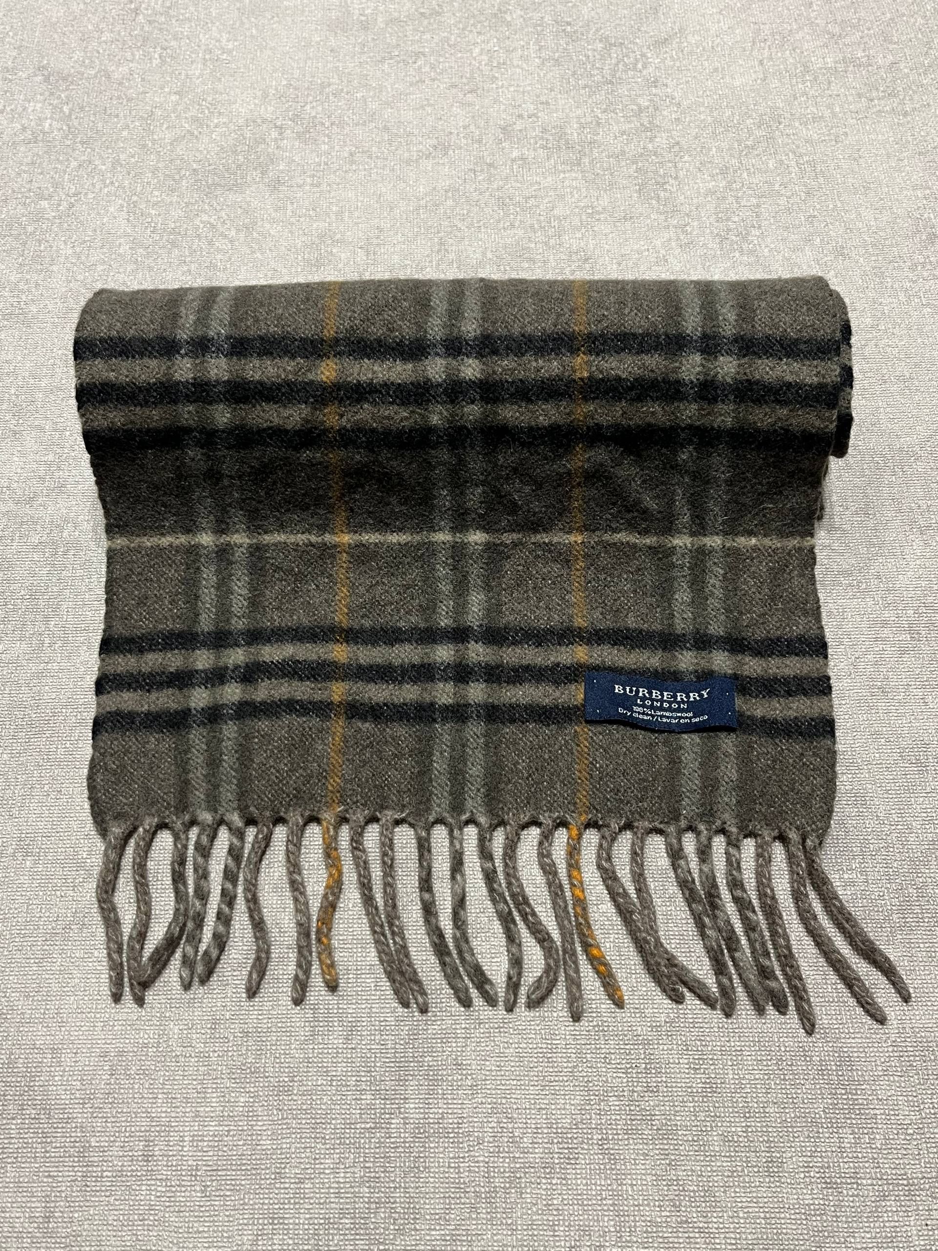 Burberry Vintage Burberry Scarf Check Burberrys 142x25cm 55x10inch Size ONE SIZE - 1 Thumbnail