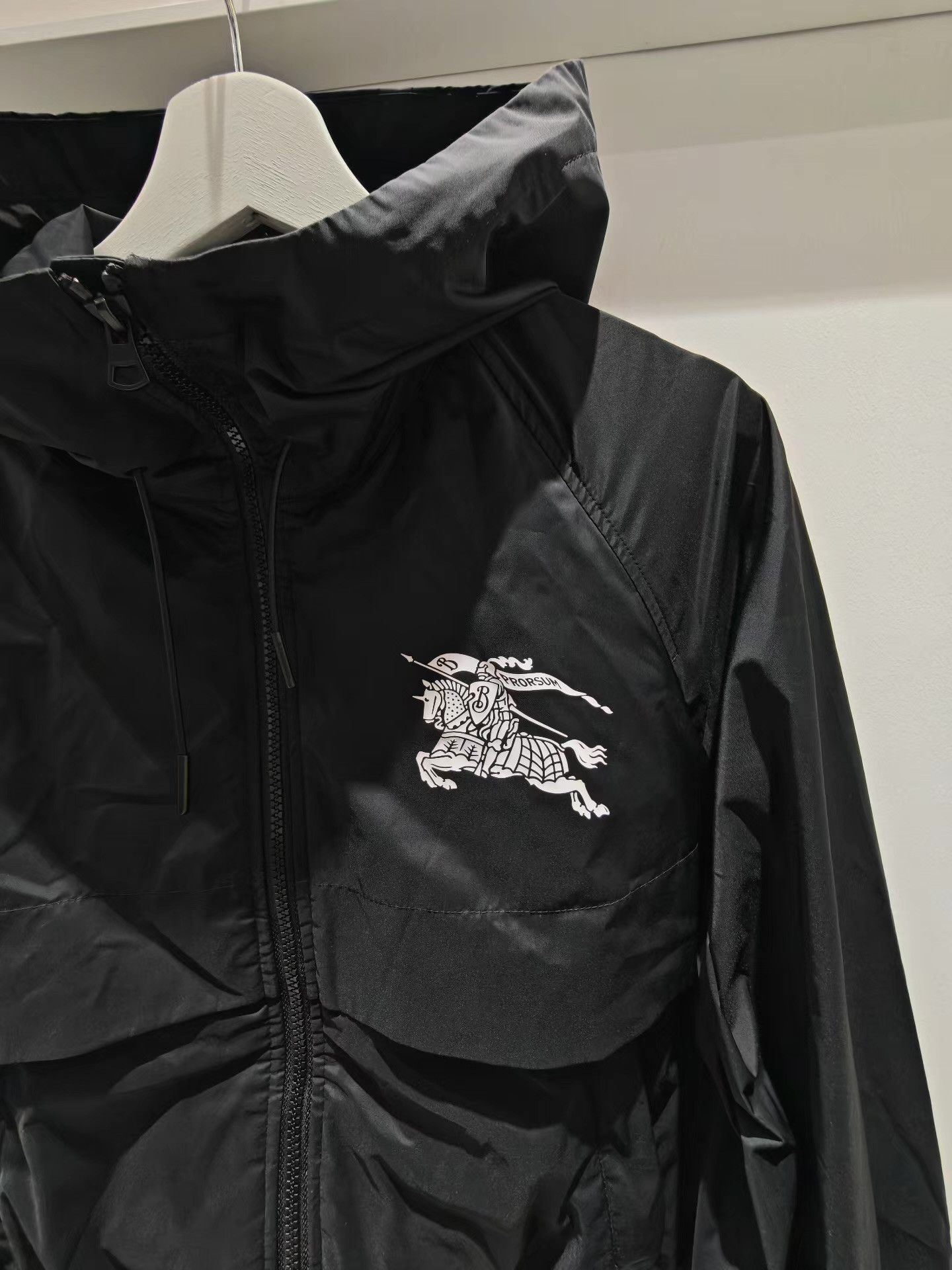 Burberry Burberry Women's Horse Logo PrintedHooded Zip-Up Jacket Q15 Size US M / EU 48-50 / 2 - 3 Thumbnail