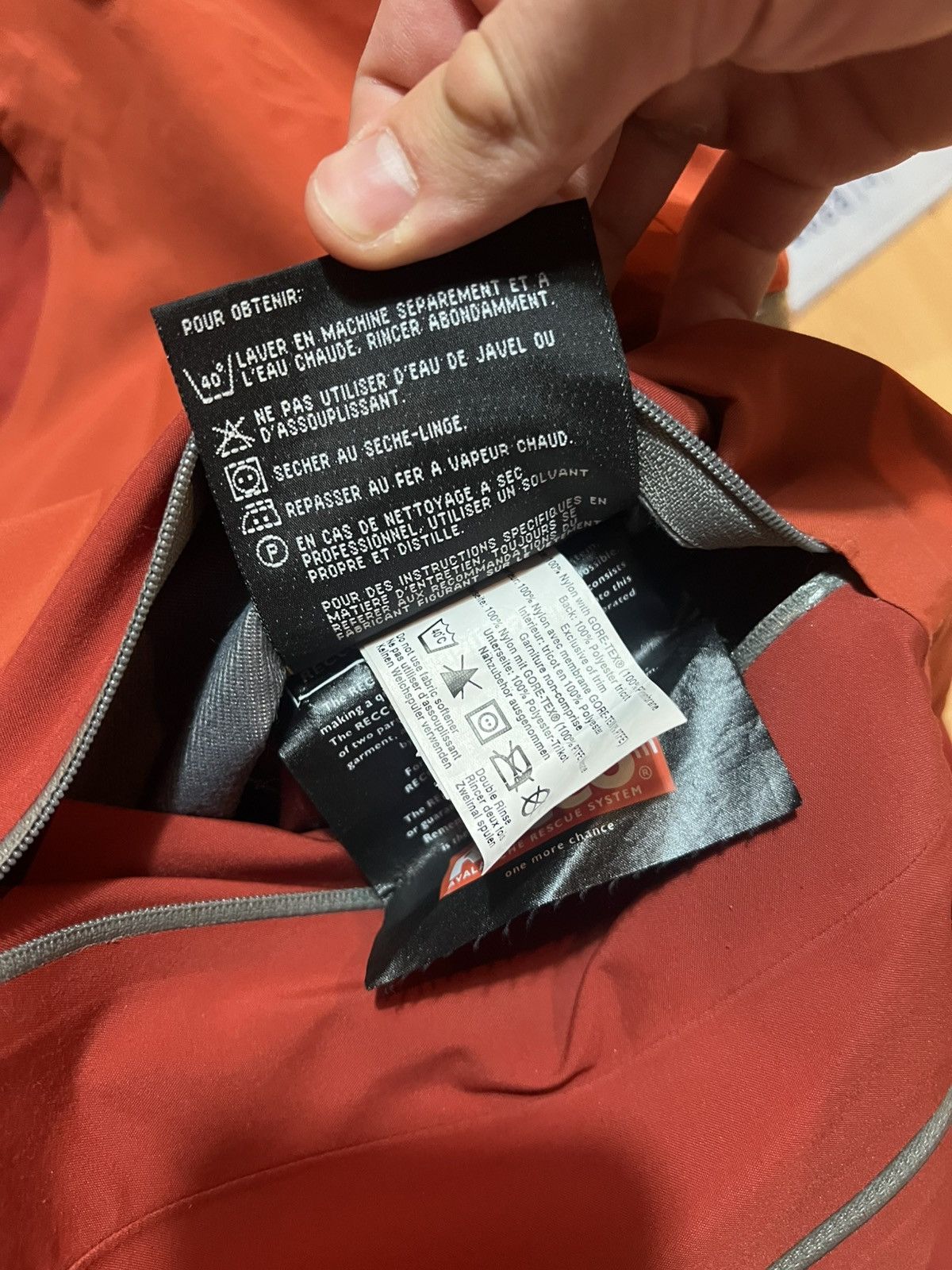 Arc'teryx Arc’teryx Vintage Gore Tex Jacket Red RECCO Size US L / EU 52-54 / 3 - 14 Thumbnail