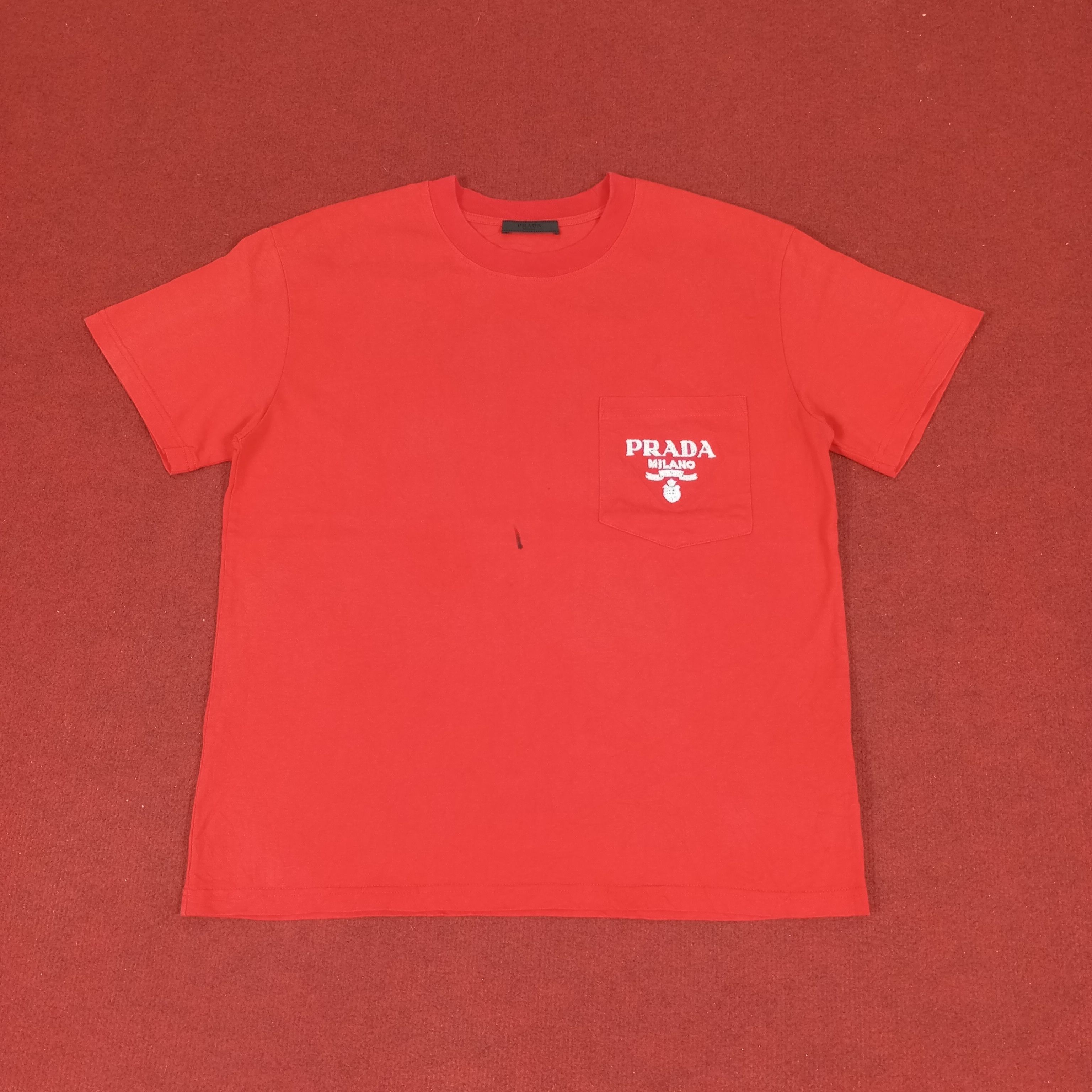 Vintage Prada Milano Luxury Fashion Brand Pocket Design Tshirt Size US M / EU 48-50 / 2 - 1 Thumbnail