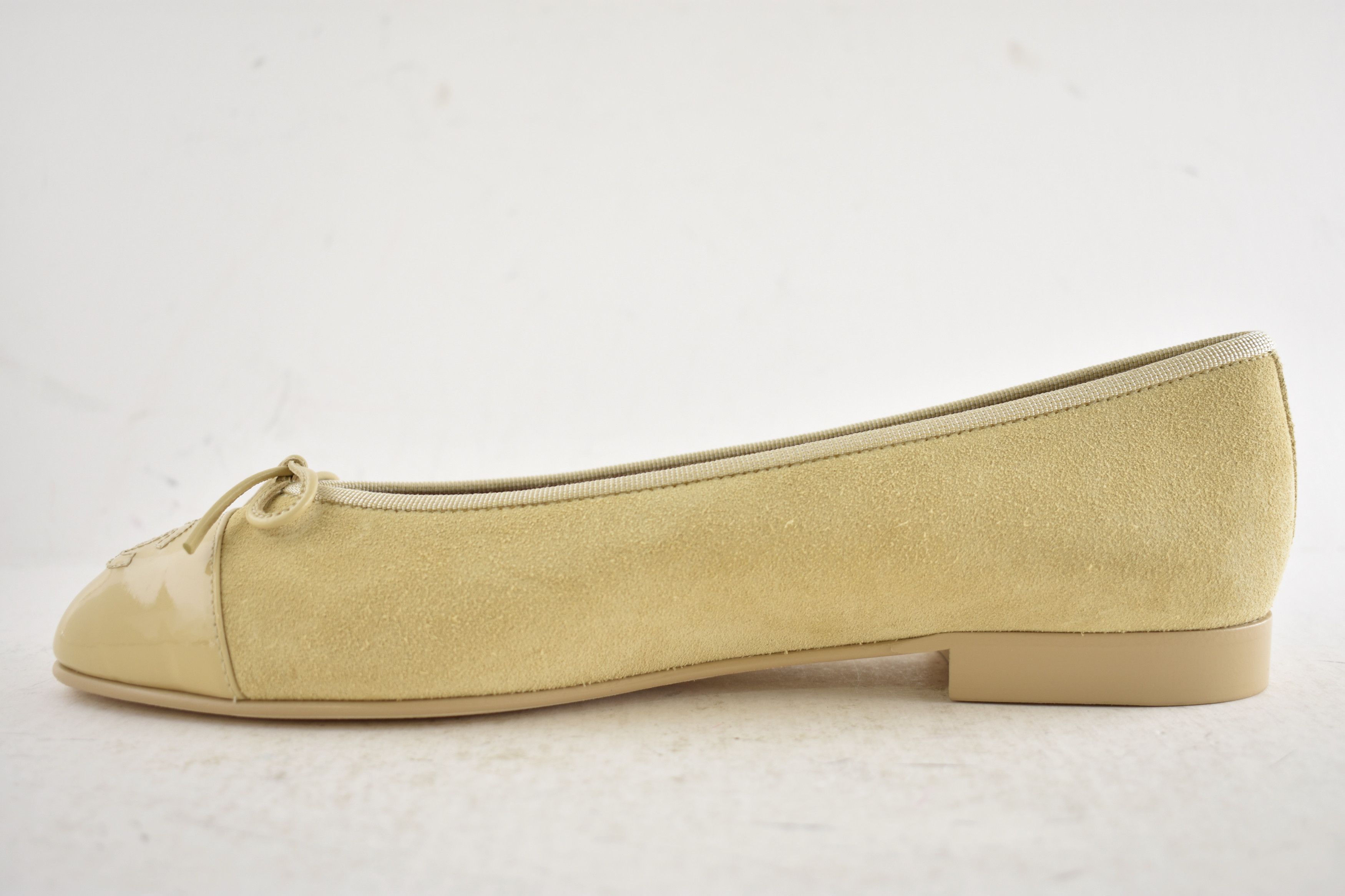 Chanel 26A Suede Patent CC Logo Bow Tie Ballet Ballerina Flat 38 Size US 8 / IT 38 - 15 Thumbnail