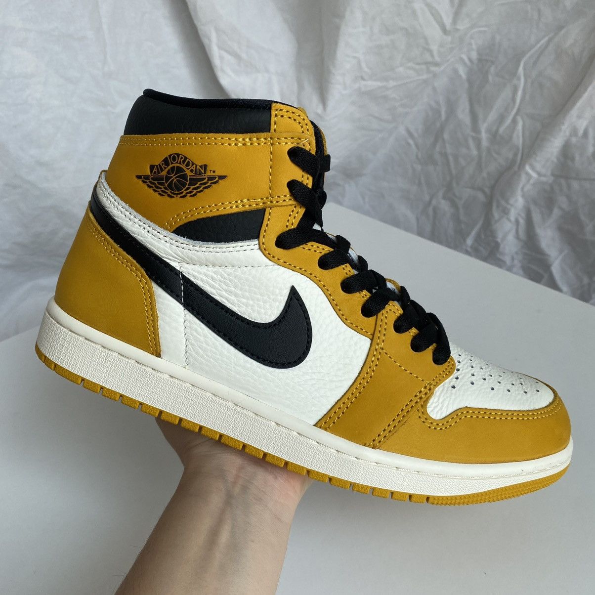 Nike Nike Air Jordan 1 Yellow Orche Size US 8 / EU 41 - 3 Thumbnail