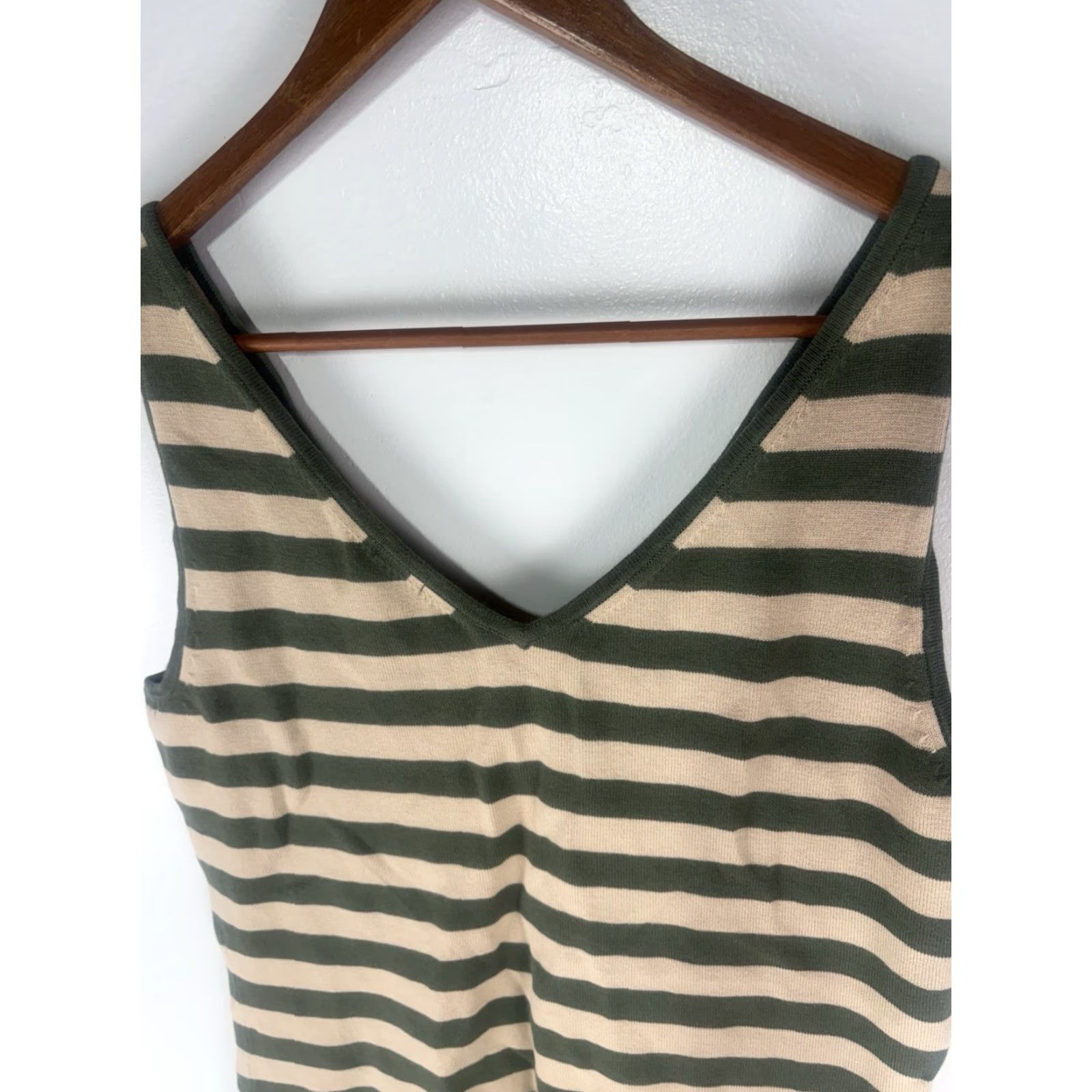 Gap Vintage Gap Green Beige Striped V-Neck Sleeveless Cotton Spandex Blouse Womens Size M Size M / US 6-8 / IT 42-44 - 5 Thumbnail