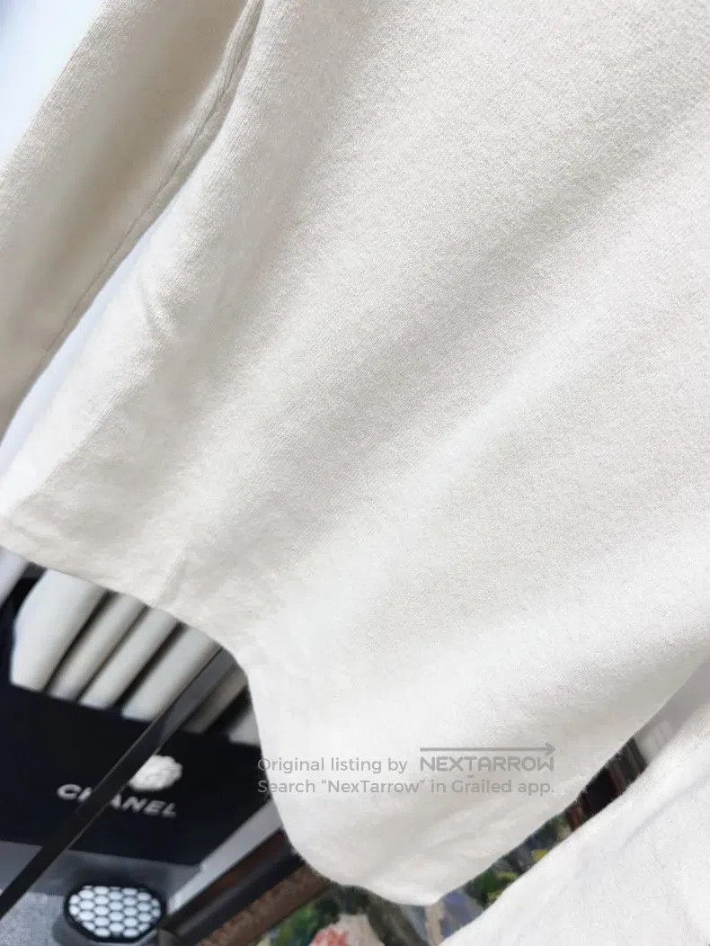 Loro Piana Loro Piana Beige V-neck Knit Sweater Size XS / US 0-2 / IT 36-38 - 4 Thumbnail