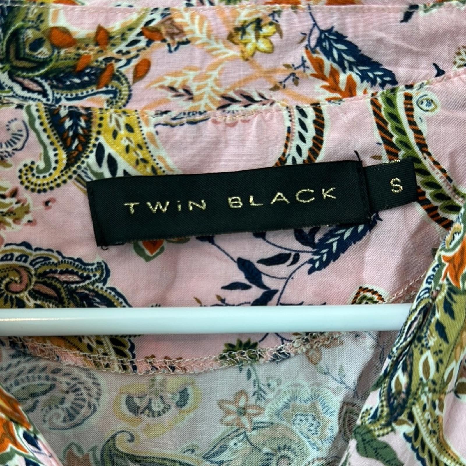 Designer Pink and Green Casual Button Down Shirt with Floral Print Size US S / EU 44-46 / 1 - 2 Thumbnail