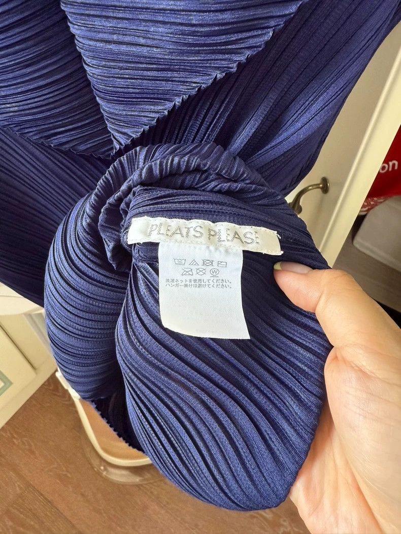Issey Miyake Issey Miyake size:3 Dark blue pleated short-sleeved shirt Size XS / US 0-2 / IT 36-38 - 4 Thumbnail