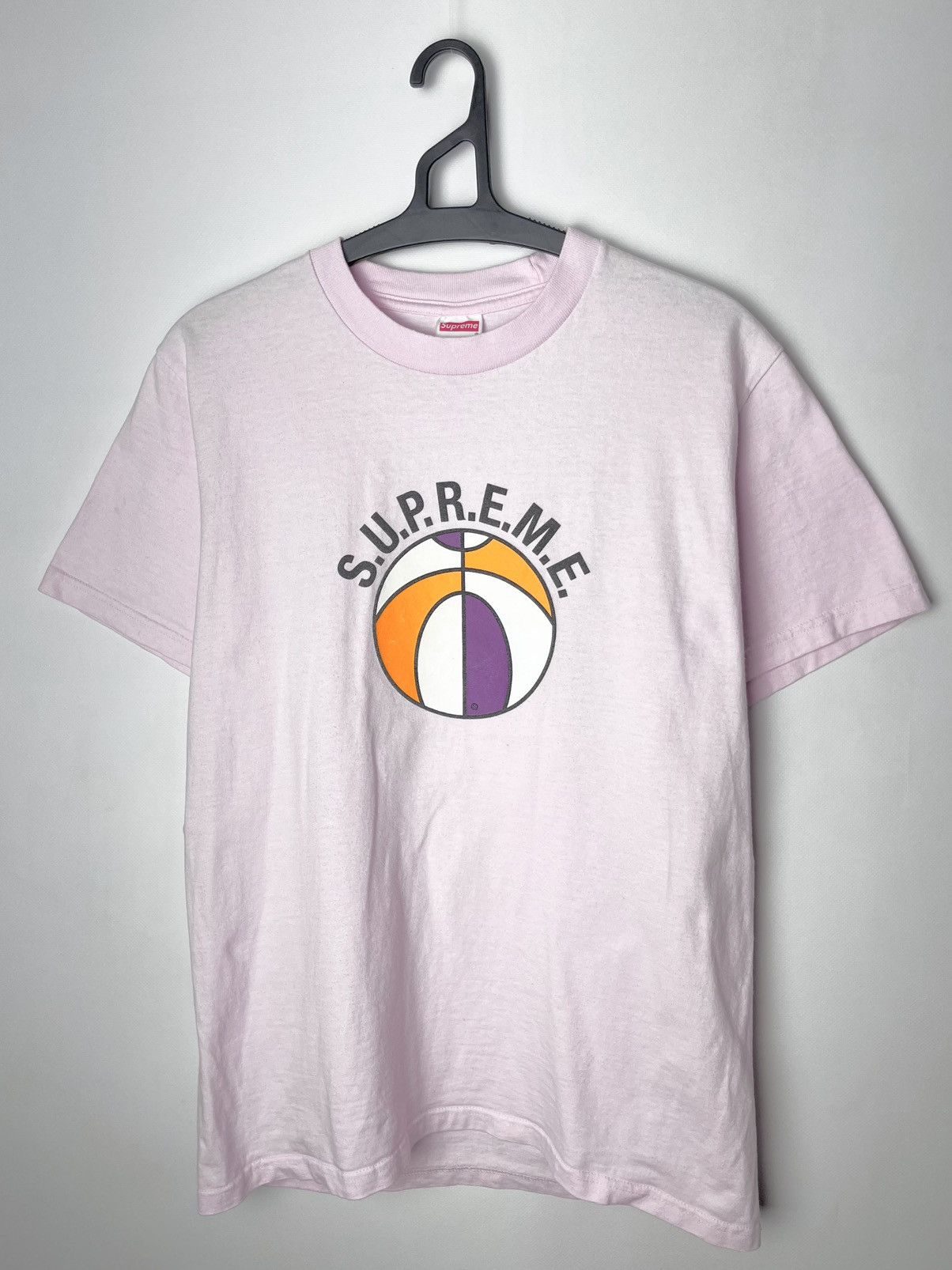 Supreme Supreme League T-Shirt Light Pink SS23 Size US S / EU 44-46 / 1 - 1 Thumbnail