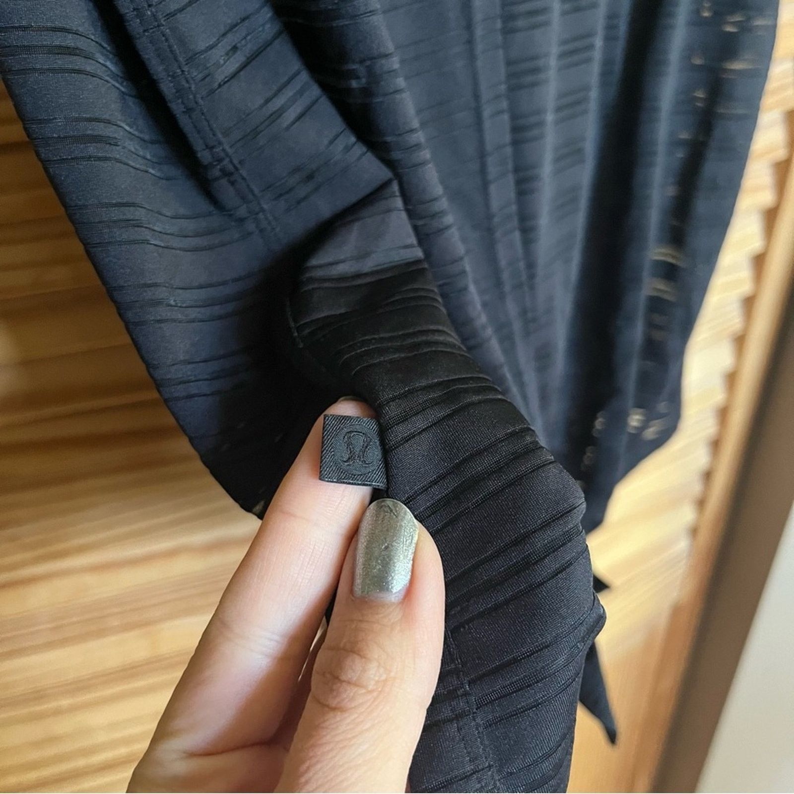 Lululemon Lululemon Meet Halfway Tank Black Sheer Stripes Size 6 Size M / US 6-8 / IT 42-44 - 4 Thumbnail