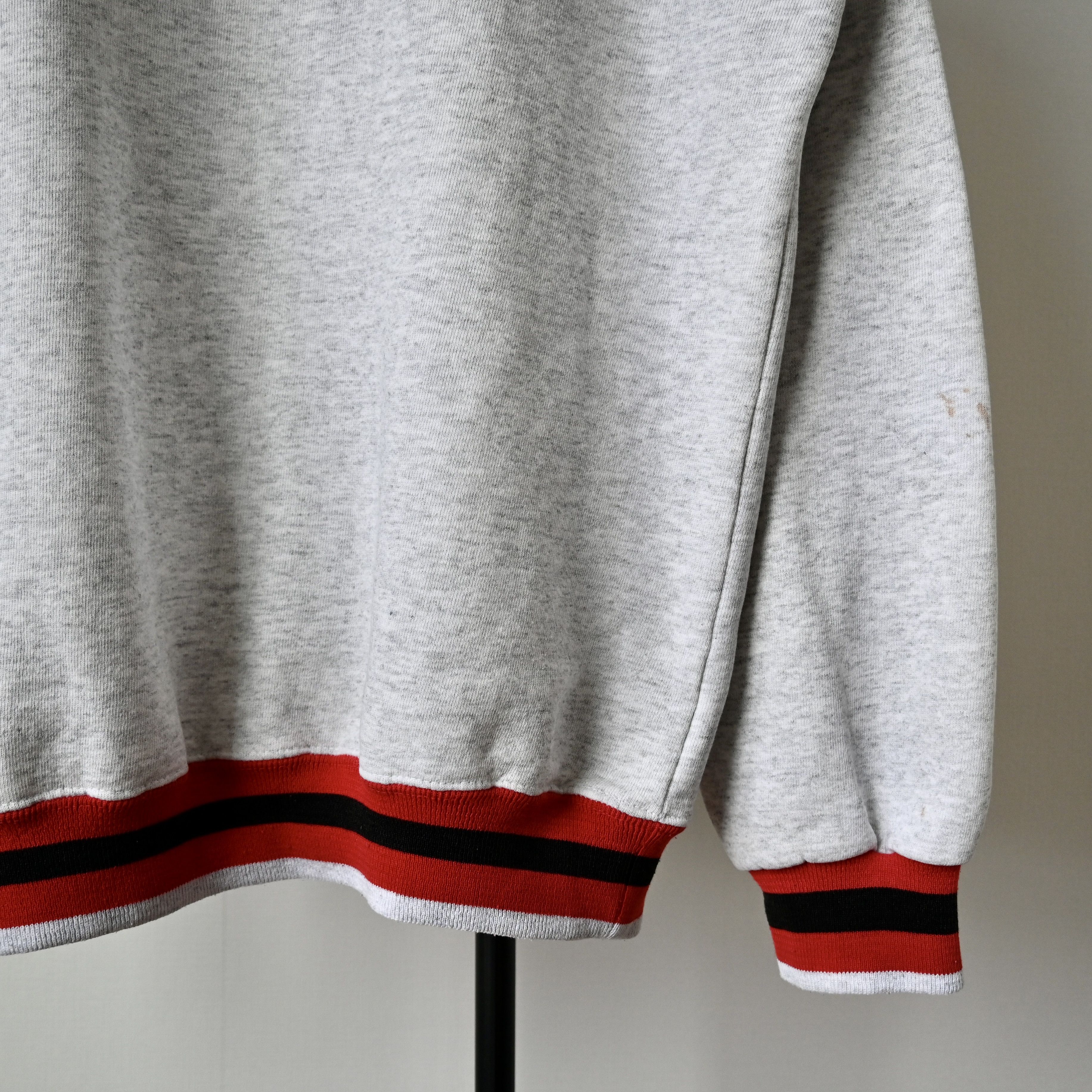 NHL VTG 1990s DETROIT RED WINGS sweatshirt made in USA Size US L / EU 52-54 / 3 - 5 Thumbnail