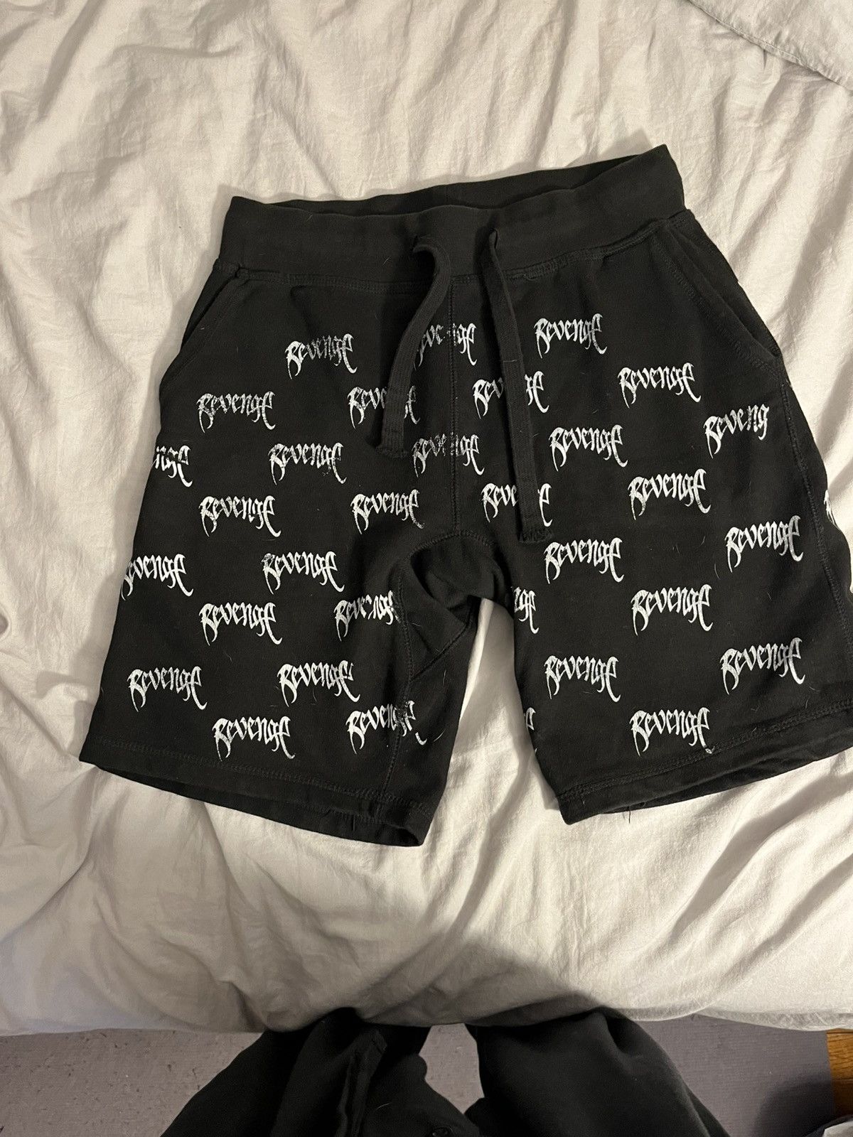 Revenge Revenge all over print shorts Size US 28 / EU 44 - 1 Thumbnail