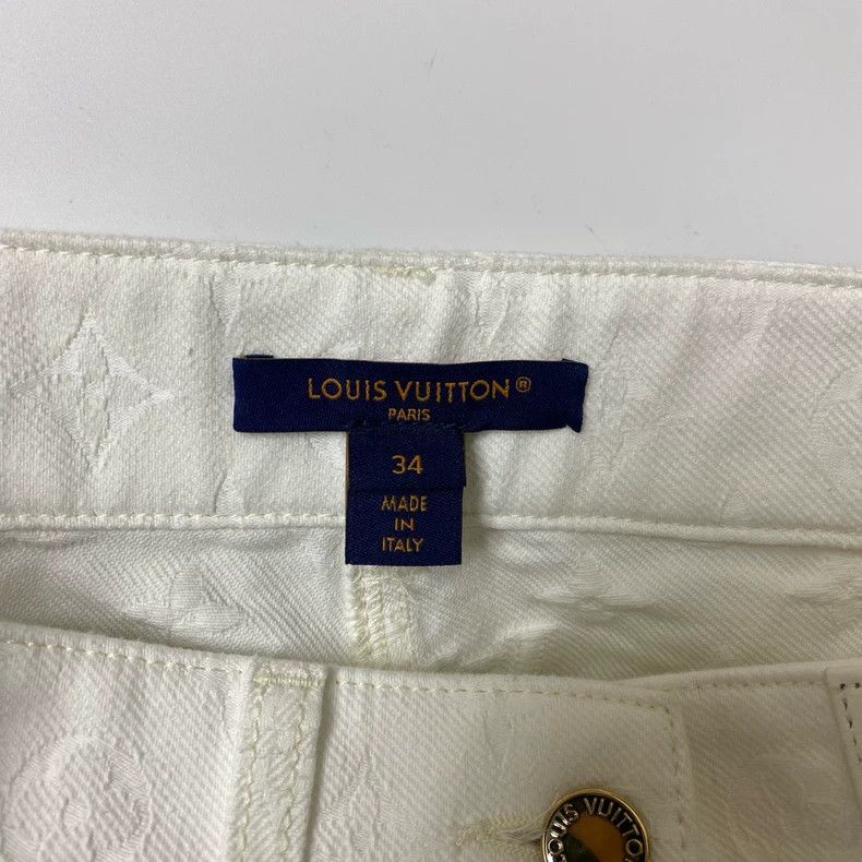 Louis Vuitton Louis Vuitton Dark embossed shorts 2503-Nextarrow Size US 34 / EU 50 - 4 Thumbnail