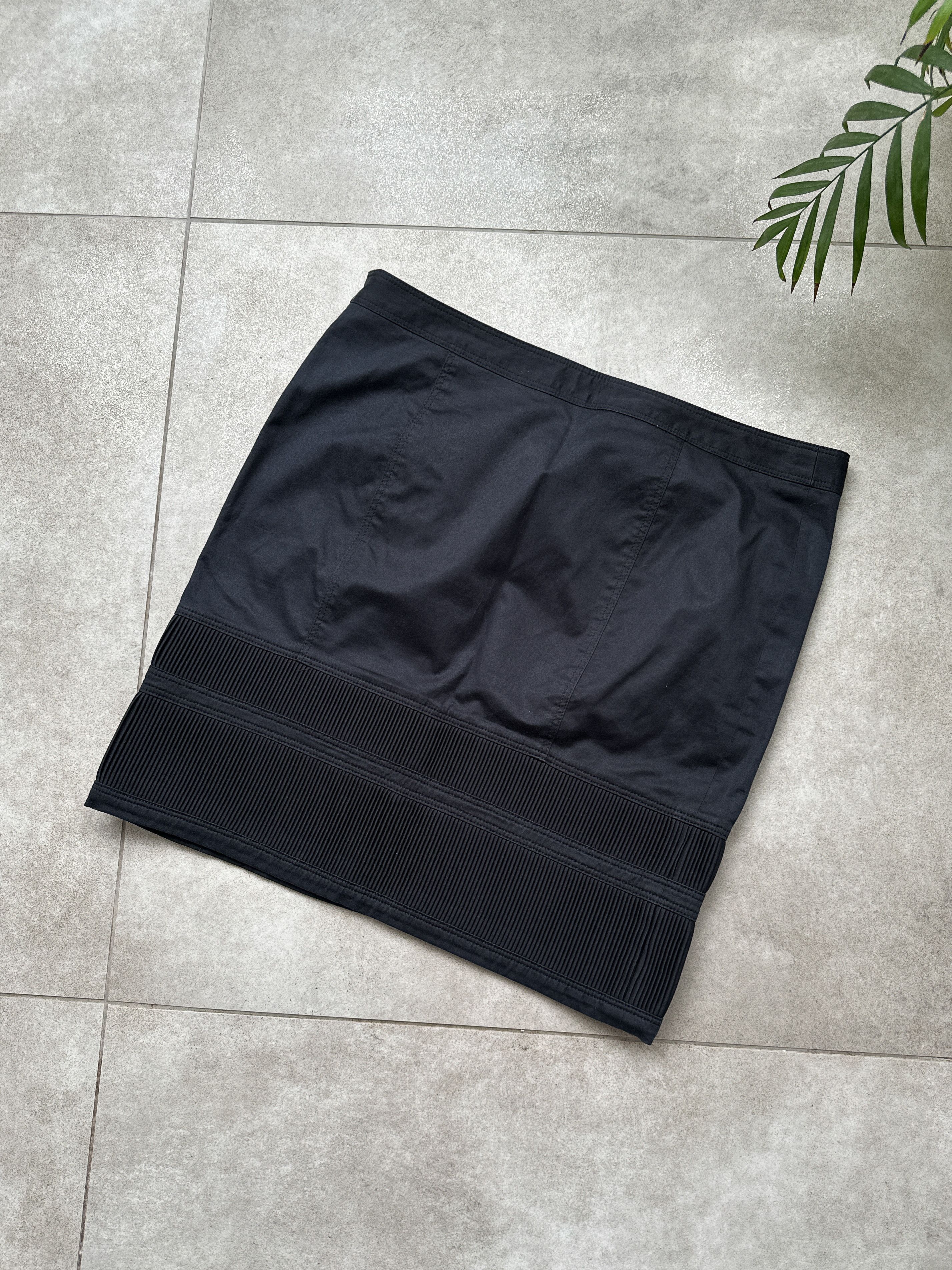 Burberry Burberry Black Mini Skirt Size 27" / US 4 / IT 40 - 1 Thumbnail