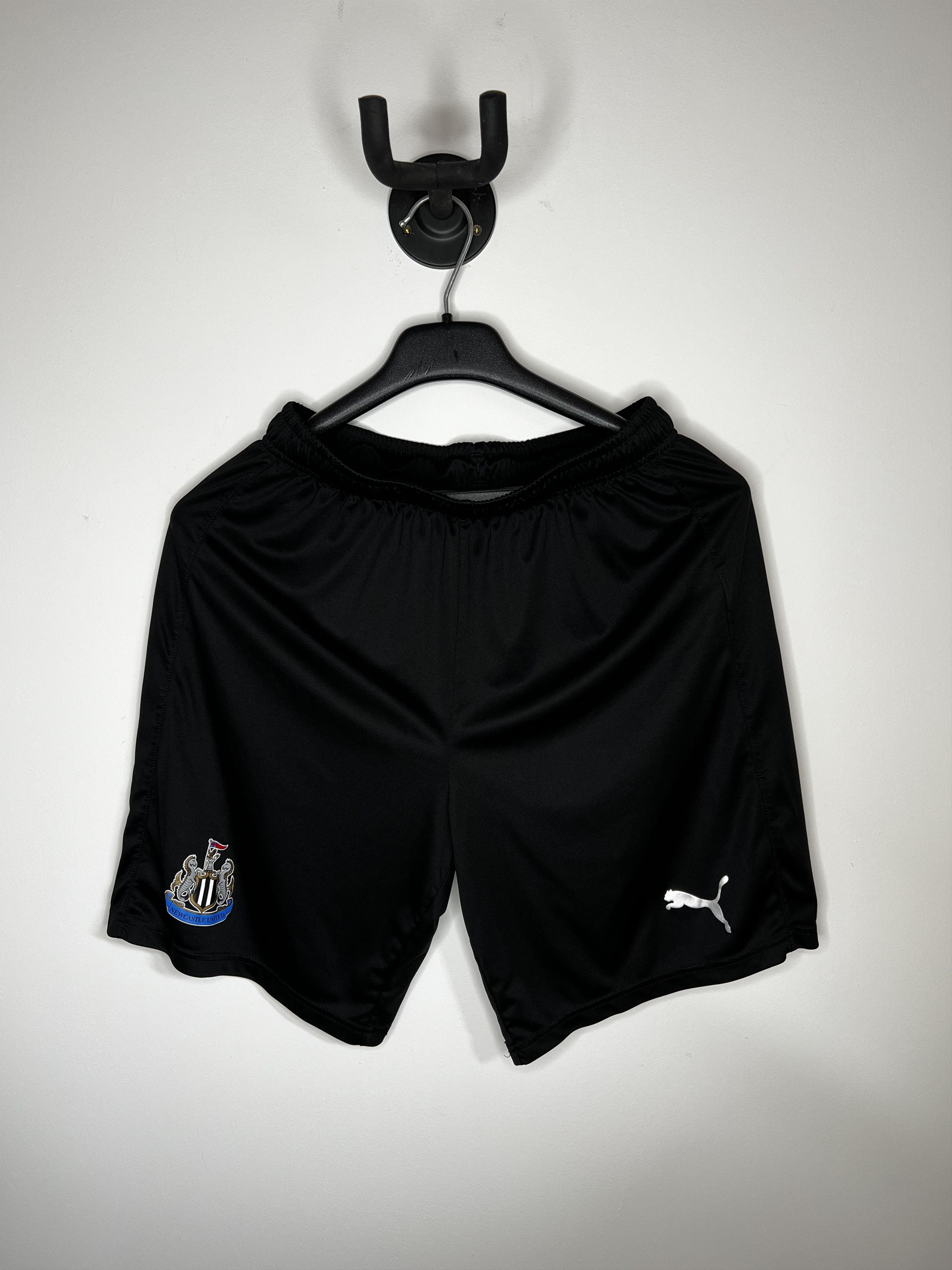 Puma NEWCASTLE 2019 2020 HOME SHORTS FOOTBALL SOCCER PUMA Size US 32 / EU 48 - 1 Thumbnail