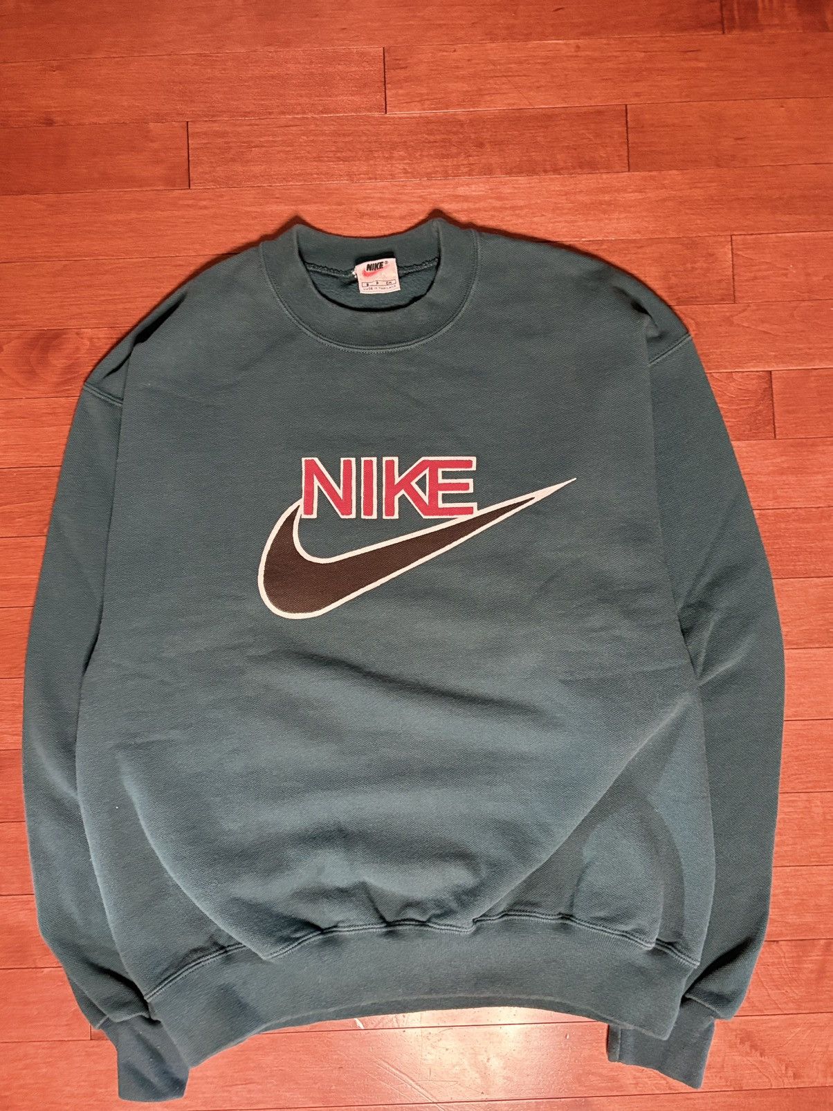 Nike Vintage 90s Nike Big Logo Crewneck | $35 Size US S / EU 44-46 / 1 - 3 Thumbnail