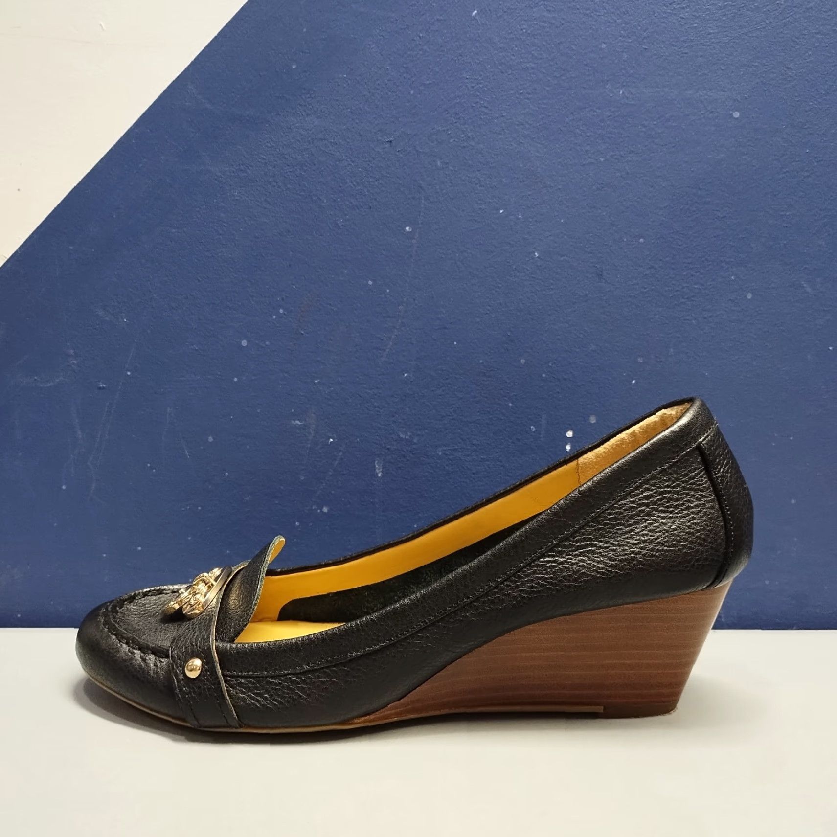 Tommy Hilfiger Tommy Hilfiger TWKREE Wedge Heels Womens US 10M Black Leather Gold Detail Buckle Size US 10 / IT 40 - 2 Thumbnail
