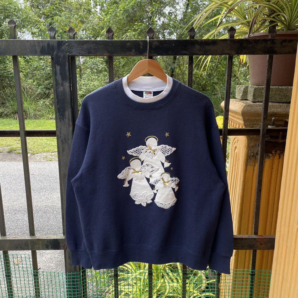 Fruit Of The Loom × Vintage 🔥Vintage Fruit Of The Loom Angel Sweatshirts Size US M / EU 48-50 / 2 - 1 Thumbnail