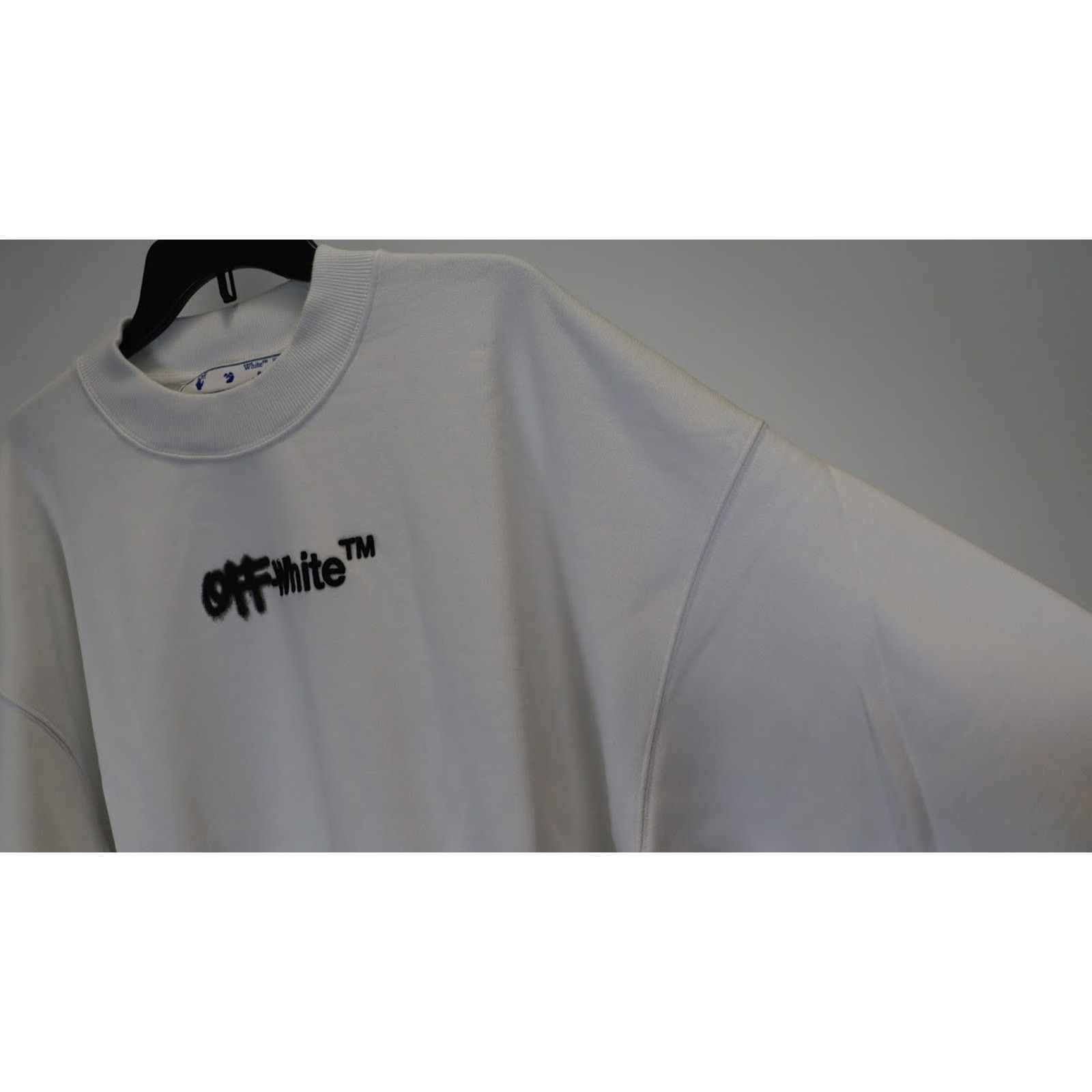 Off-White o1rshd1 Spray Helv Skate Crewneck in White/Black Size US M / EU 48-50 / 2 - 8 Thumbnail