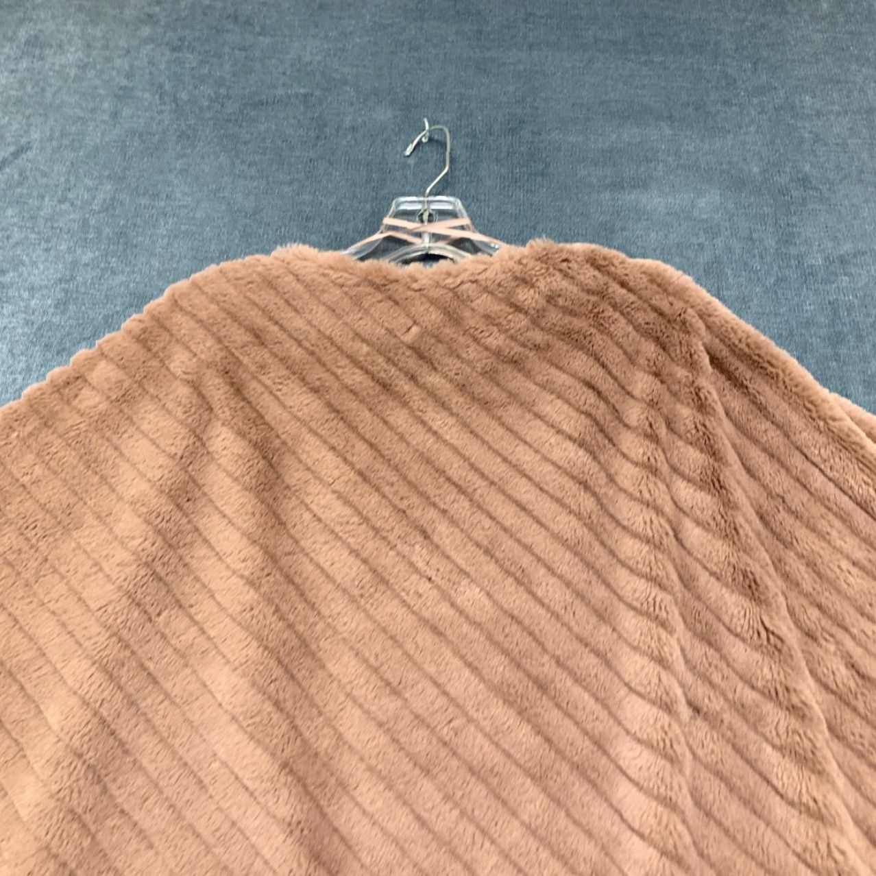 Vintage Black Rivet Poncho Sweater Womens L/XL Mauve Sleeveless Faux Fur Ribbed Warm Knit Size L / US 10 / IT 46 - 2 Thumbnail