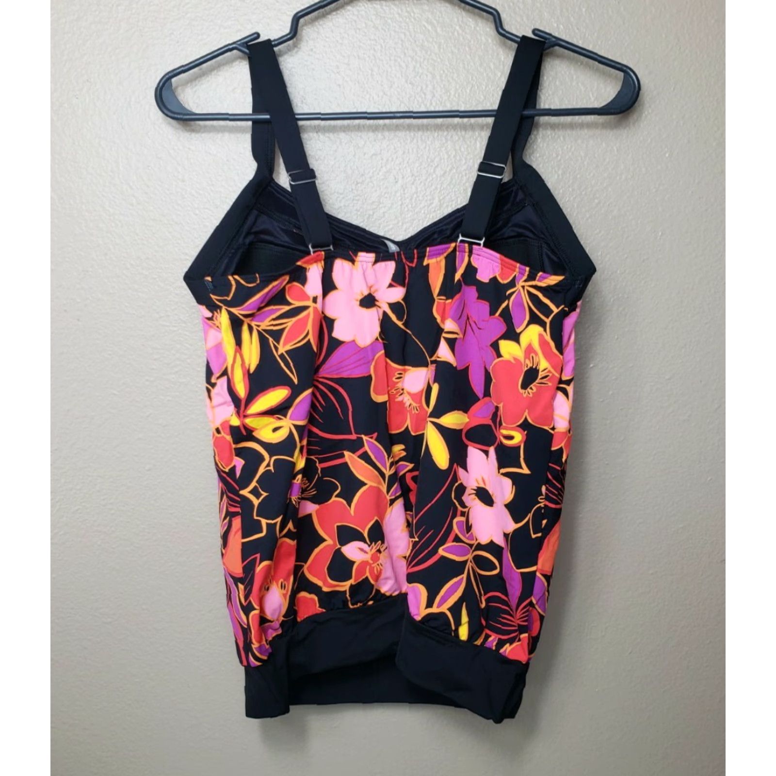 Lands' End **Multicolor Lands' End DDD-Cup Blouson Tankini Top Size 6** User: **DDD-Cup Multicolor Lands' End Blouson Tankini Top Size 6** Size ONE SIZE - 6 Thumbnail