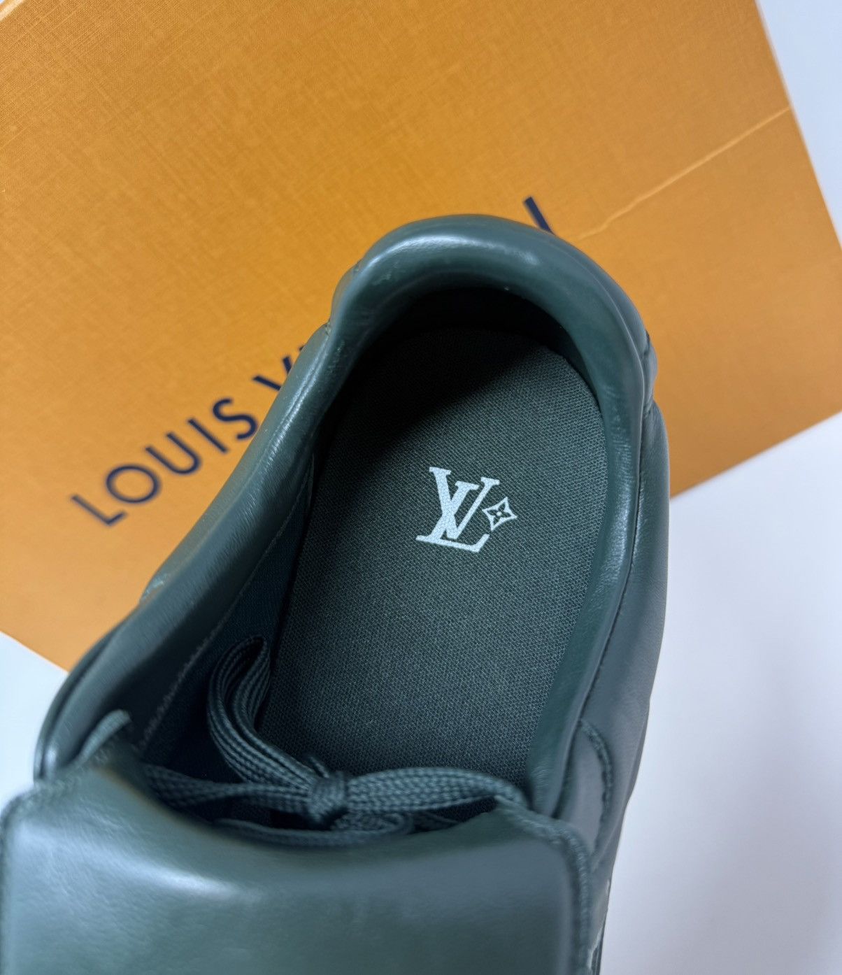 Louis Vuitton Louis Vuitton Footprint Soccer Sneaker Green Size US 9 / EU 42 - 9 Thumbnail