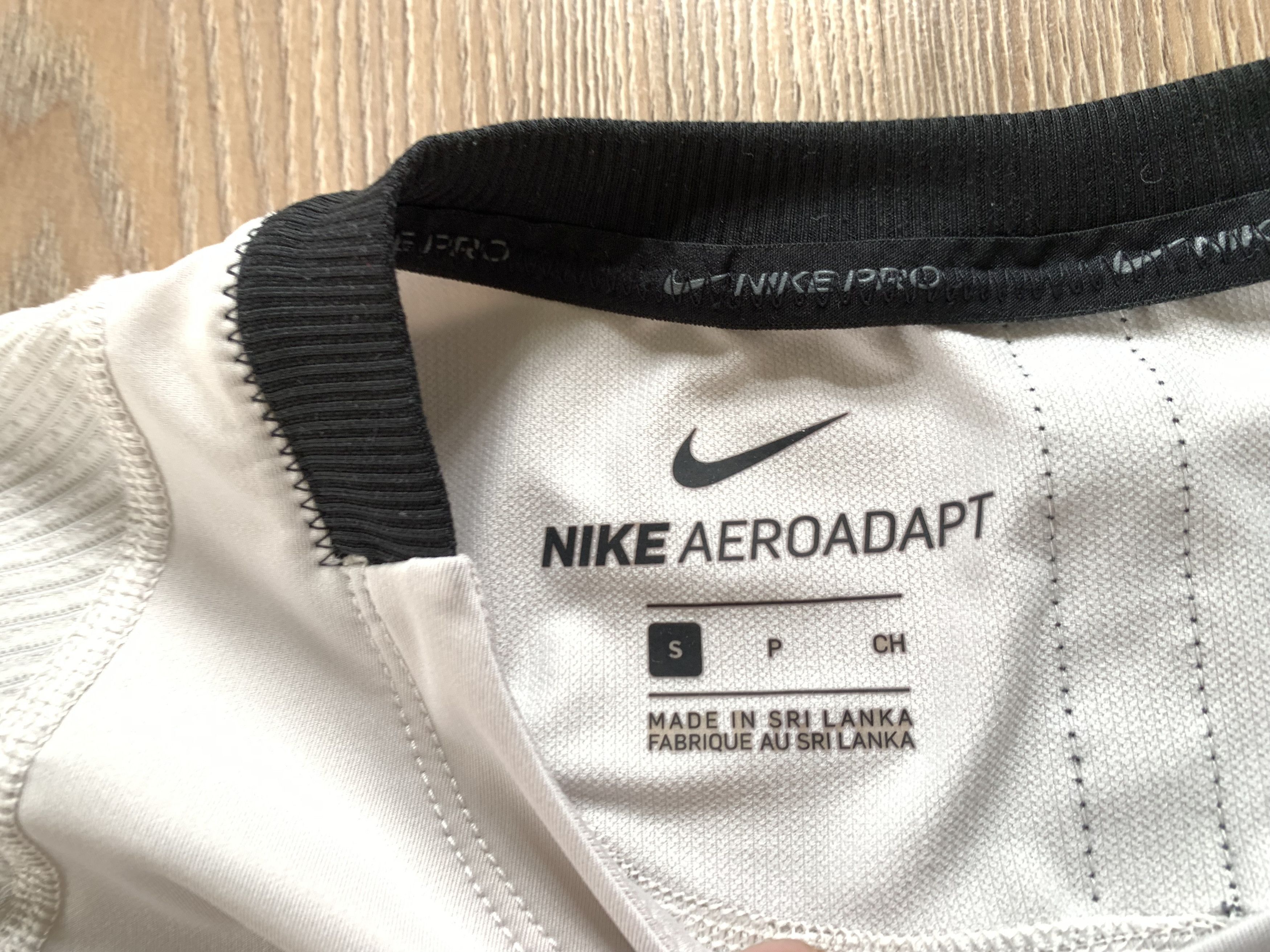 Nike Nike Pro Aeroadapt Centr Logo White Training T Shirt Size US S / EU 44-46 / 1 - 7 Thumbnail