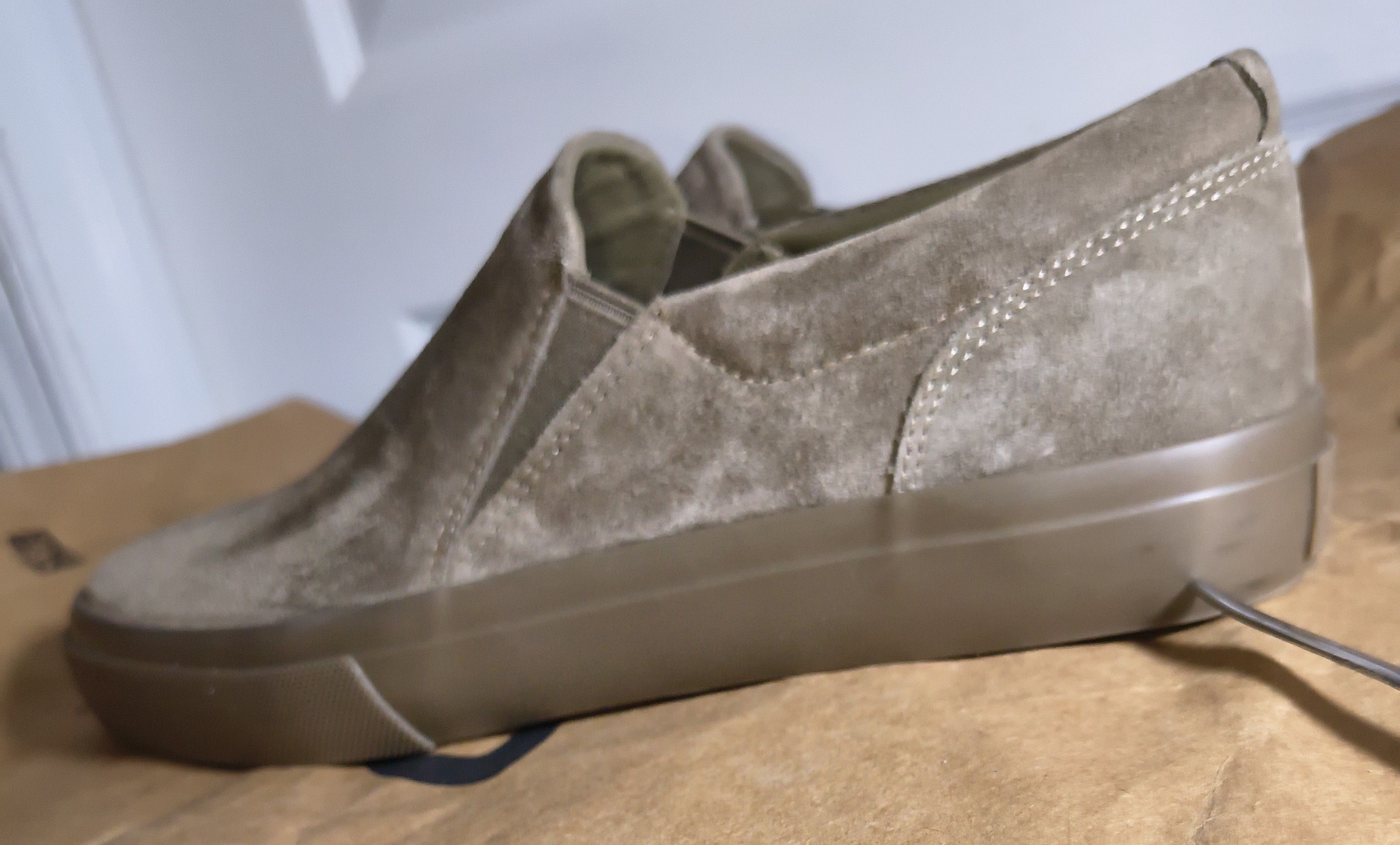 Vince Vince Fletcher Suede Slip-On Shoes Mens Sz 9US Brown Casual Size US 9 / EU 42 - 4 Thumbnail