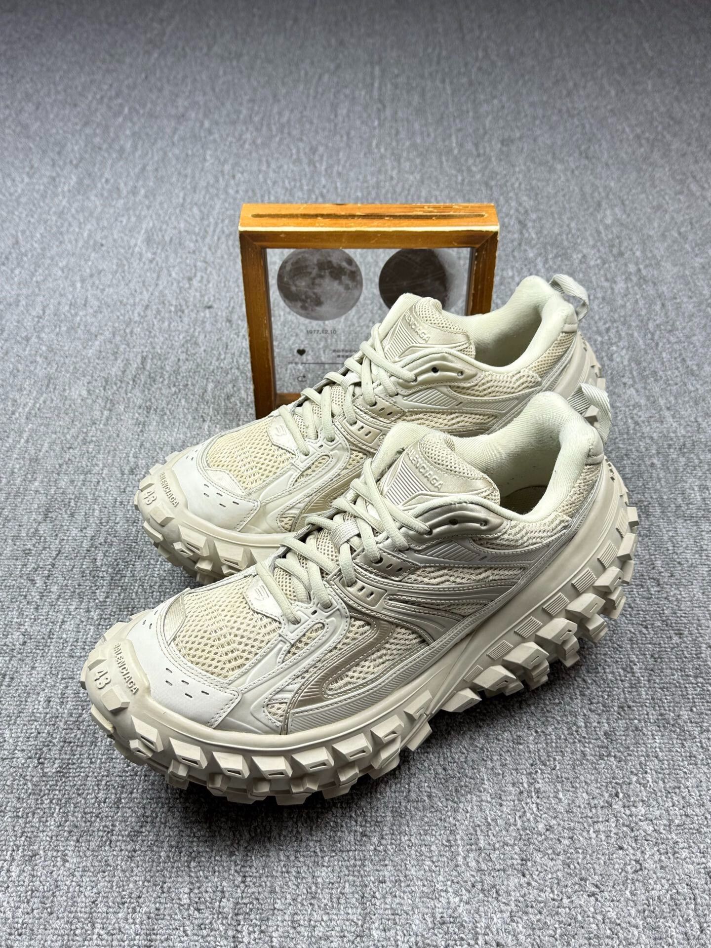 Balenciaga Balenciaga Distressed Brown Lowtop Sneakers 10 Men Size US 10 / EU 43 - 1 Thumbnail