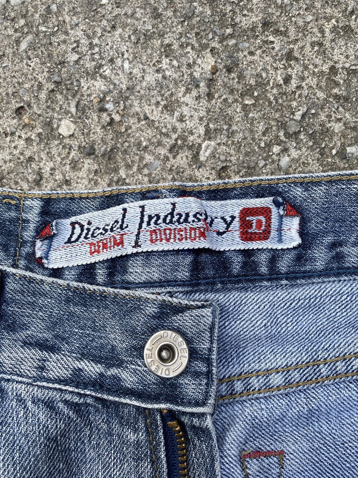 Diesel Vintage 90’s Diesel Industry Open Logo Back Pocket Jeans Size US 30 / EU 46 - 17 Thumbnail