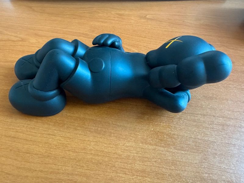 Kaws KAWS Holiday Japan Vinyl Figure Black Size ONE SIZE - 4 Thumbnail