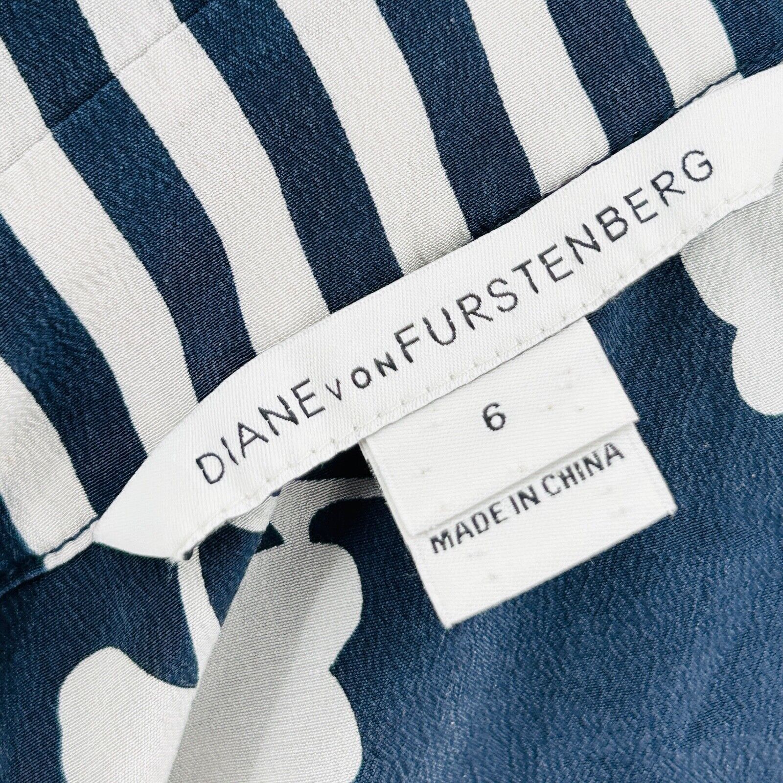 Diane von Furstenberg Diane von Furstenberg Blue White Floral 100% SILK blouse Size M / US 6-8 / IT 42-44 - 7 Thumbnail