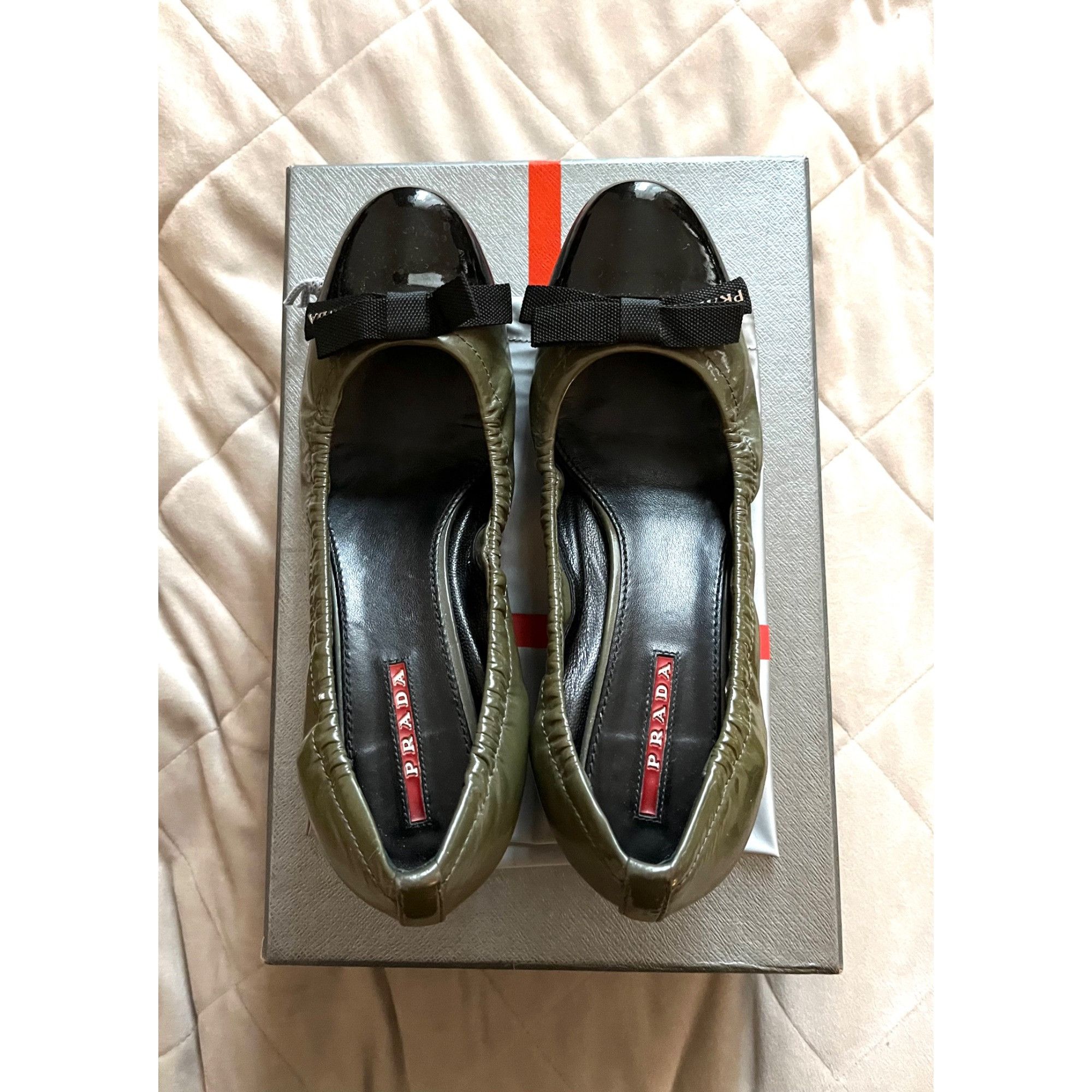 Prada PRADA size EU37 olive patent leather shoes with bow in very Size US 7 / IT 37 - 2 Thumbnail